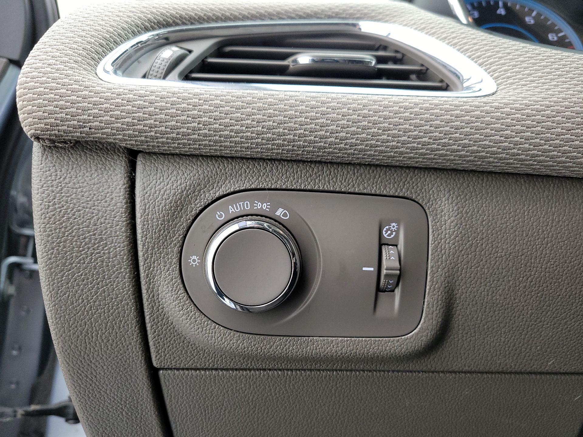 Thumbnail: 2018 Chevrolet Cruze - 13