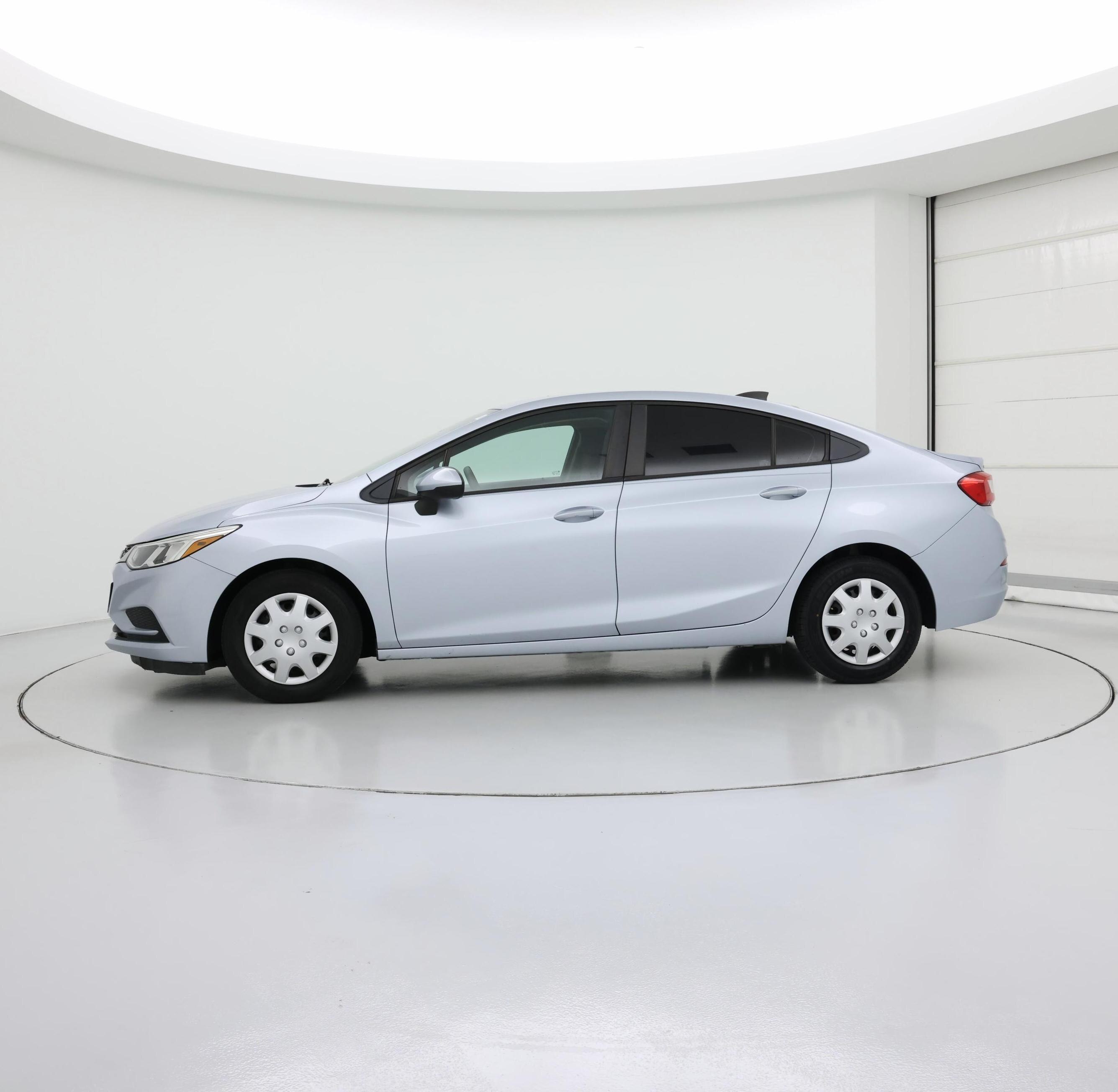 Thumbnail: 2018 Chevrolet Cruze - 3