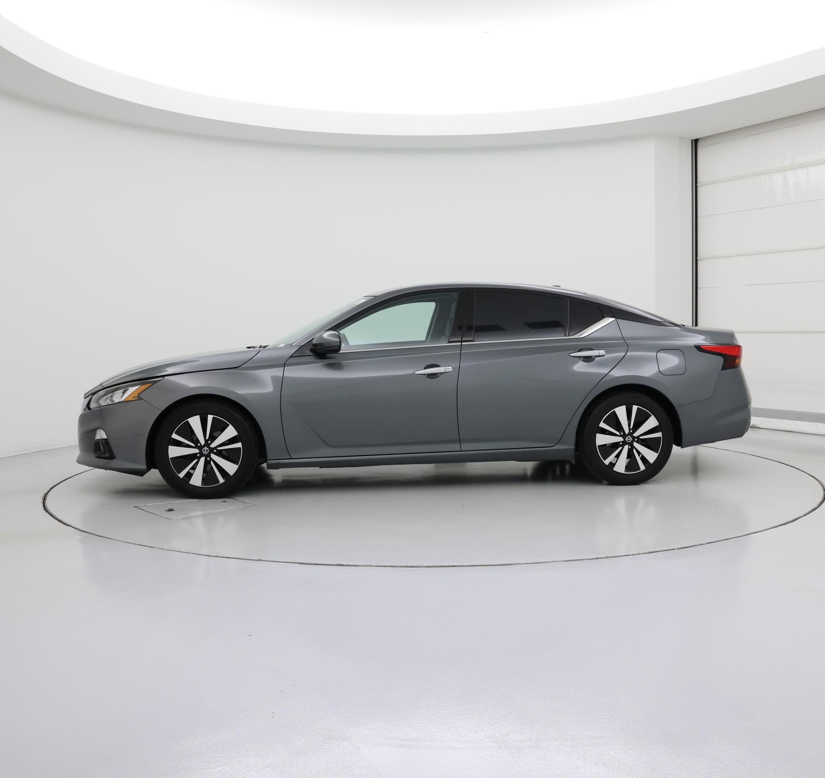 Thumbnail: 2020 Nissan Altima - 3