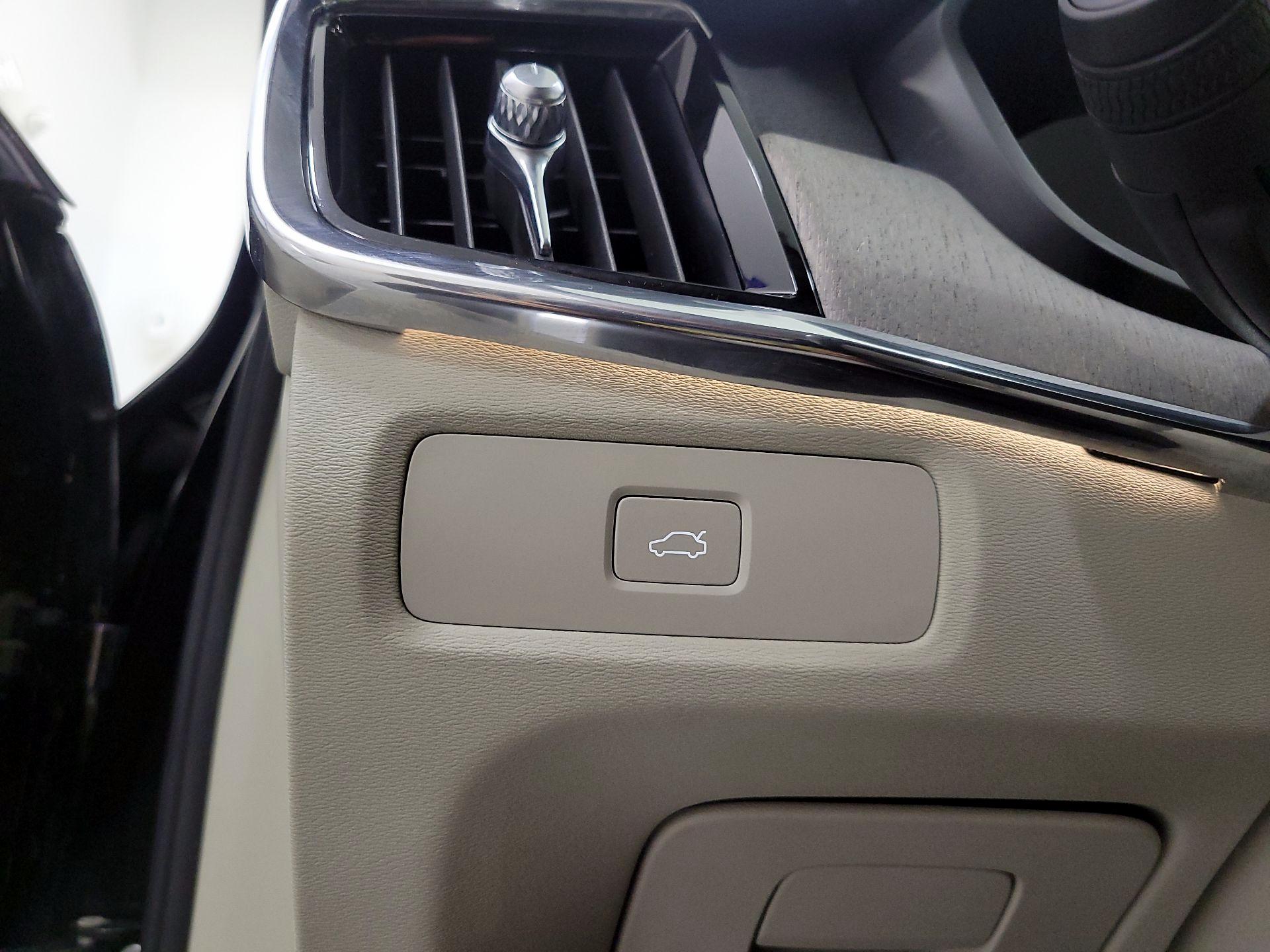 Thumbnail: 2023 Volvo S90 - 13