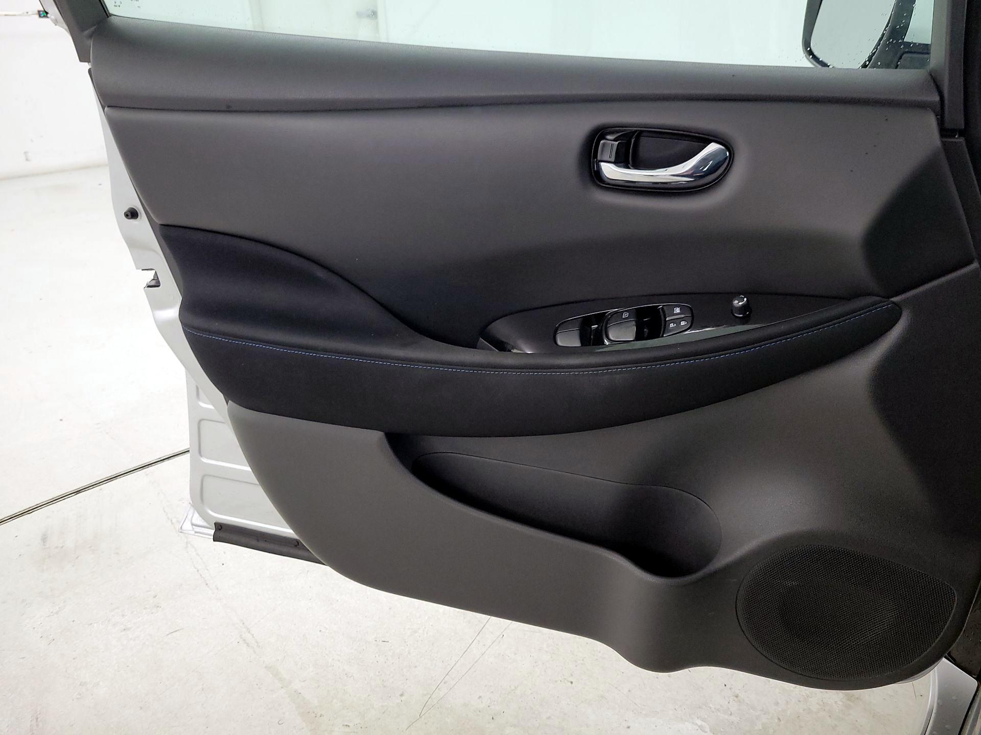 Thumbnail: 2021 Nissan Leaf - 12