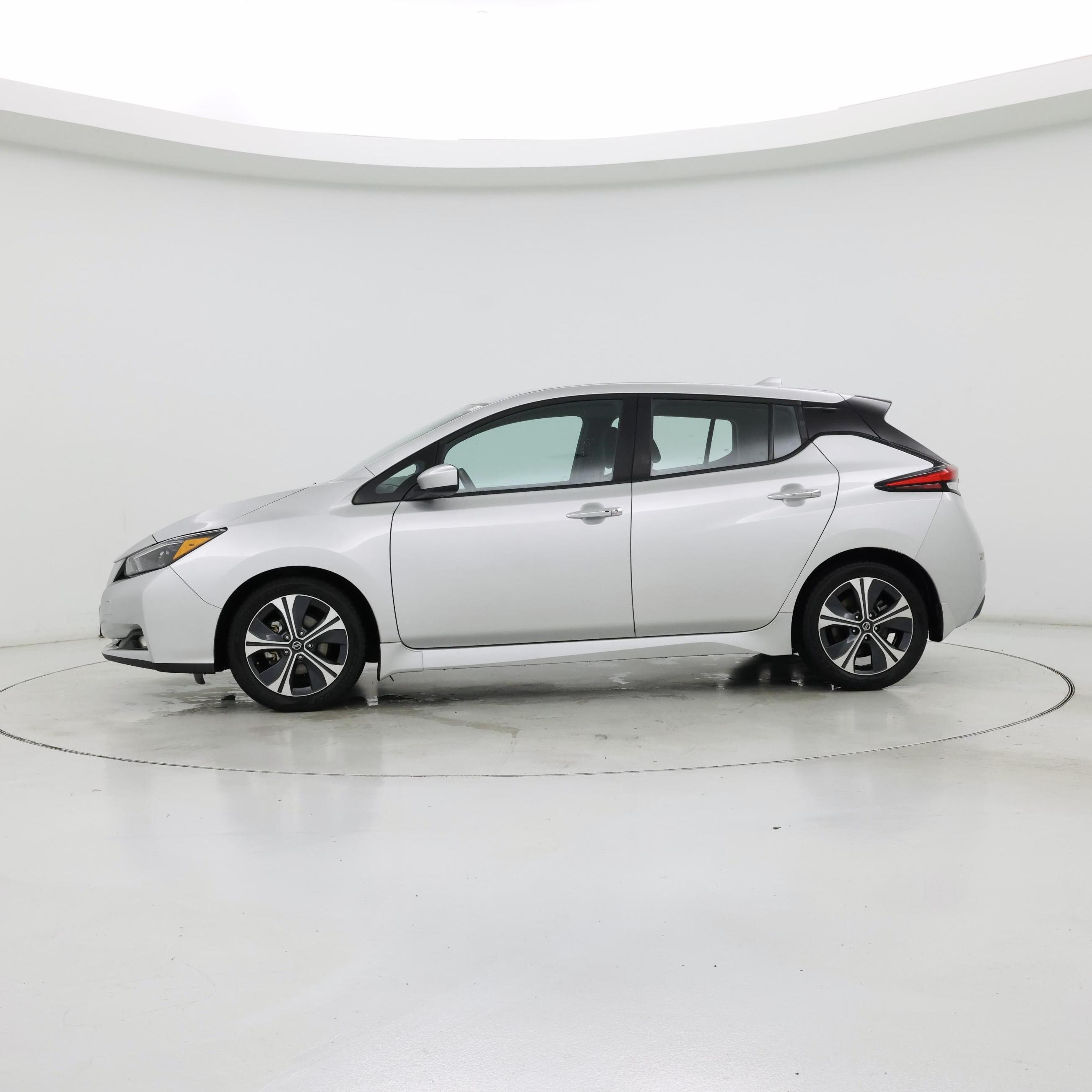 Thumbnail: 2021 Nissan Leaf - 3