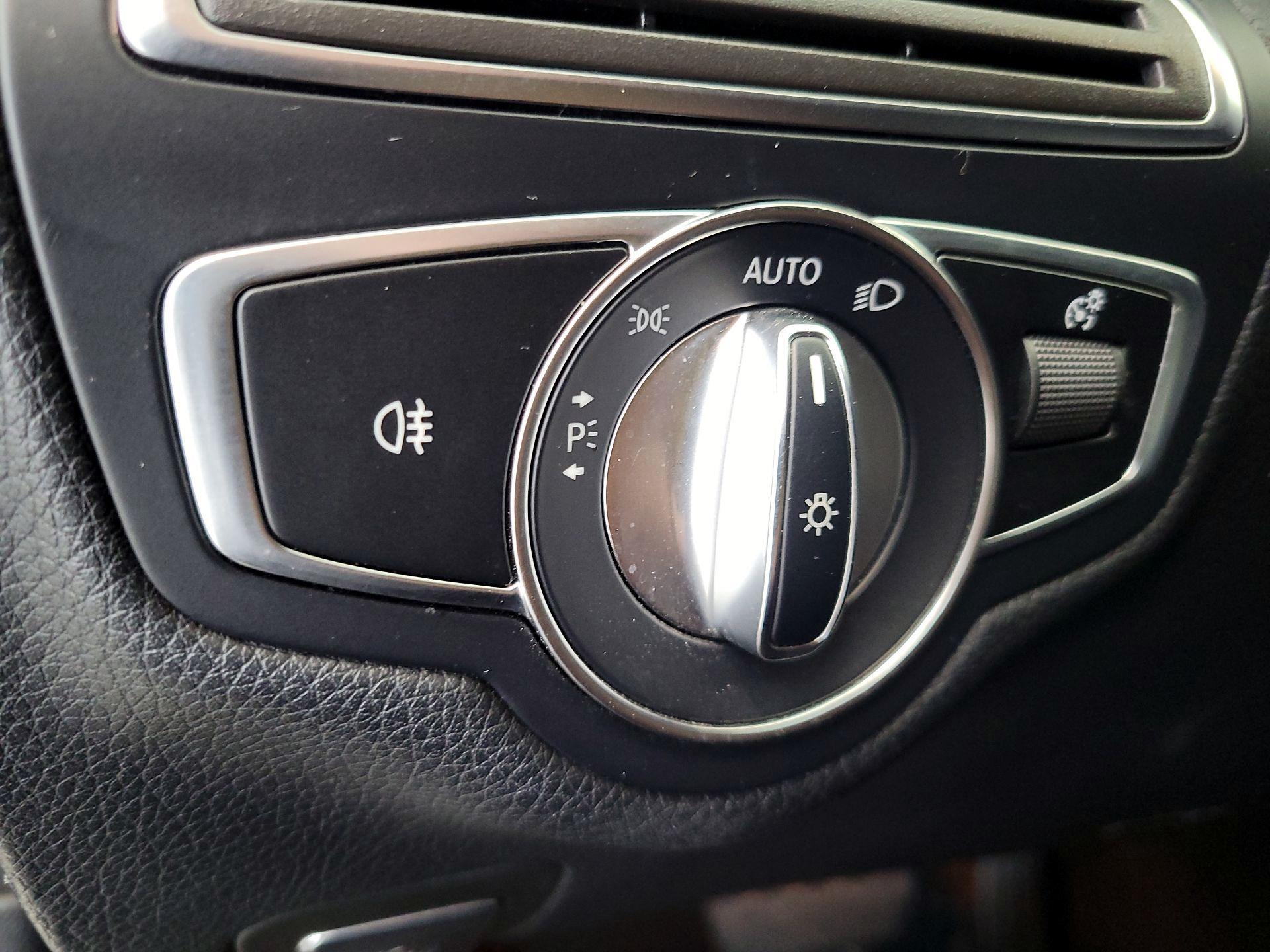 Thumbnail: 2018 Mercedes-Benz C-Class - 11