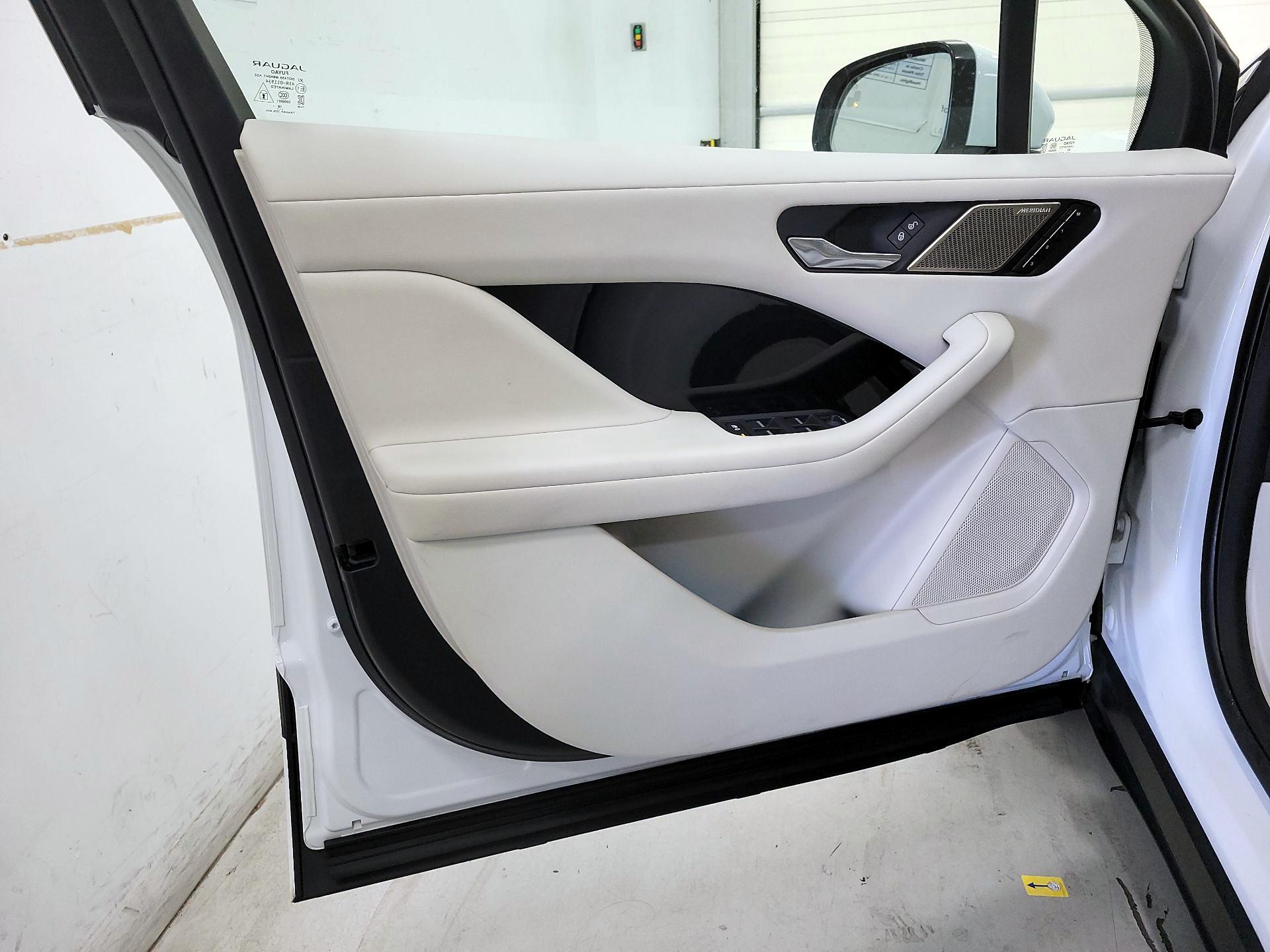 Thumbnail: 2020 Jaguar I-Pace - 12