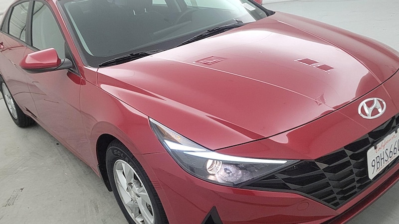 2022 Hyundai Elantra SE Hero Image