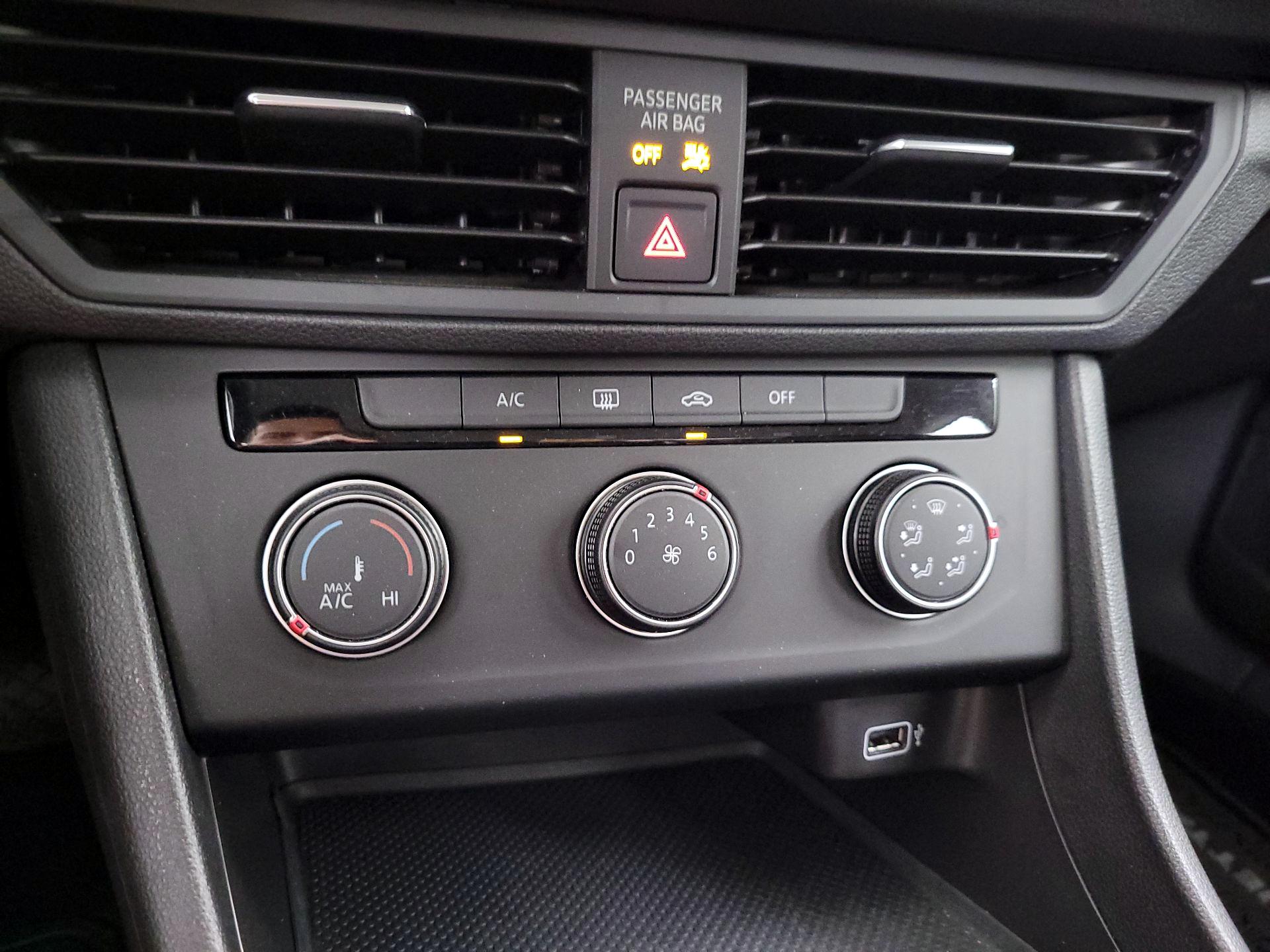 Thumbnail: 2019 Volkswagen Jetta - 16
