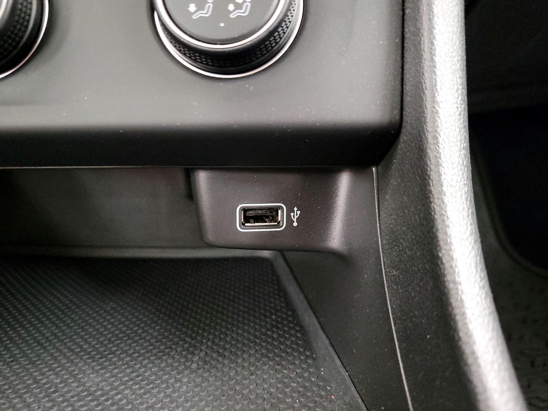 Thumbnail: 2019 Volkswagen Jetta - 18