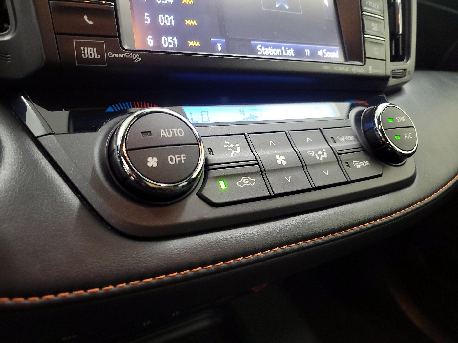 Thumbnail: 2018 Toyota RAV4 - 17