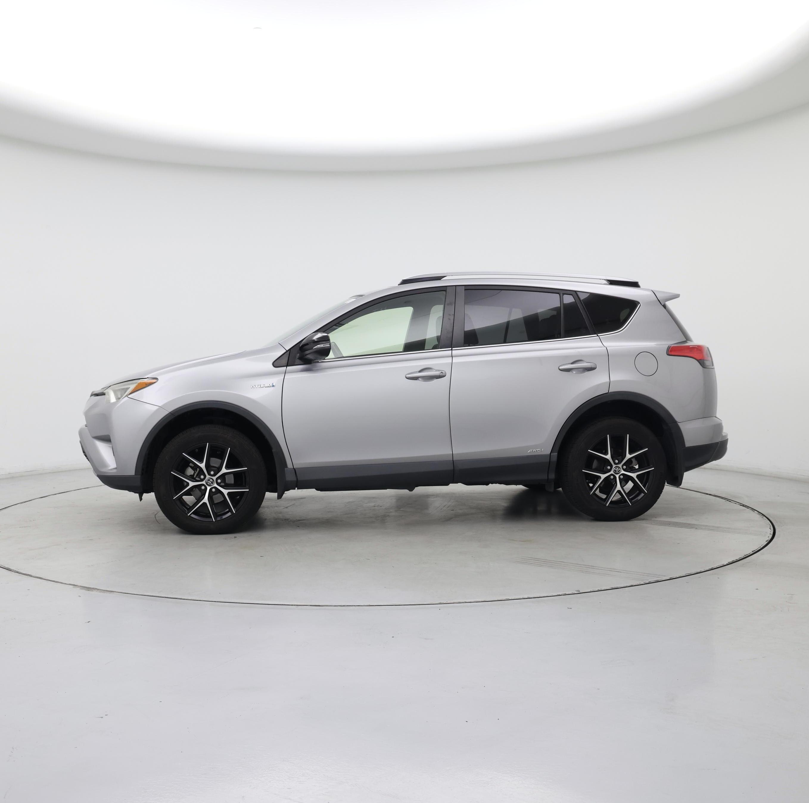 Thumbnail: 2018 Toyota RAV4 - 3