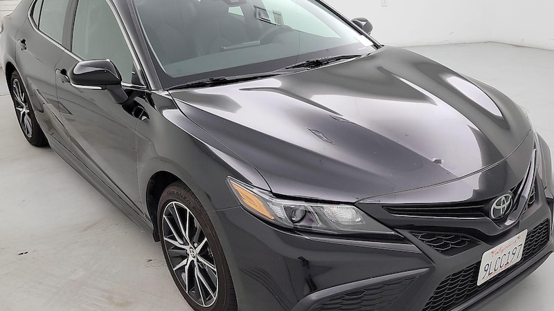 2024 Toyota Camry SE Hero Image