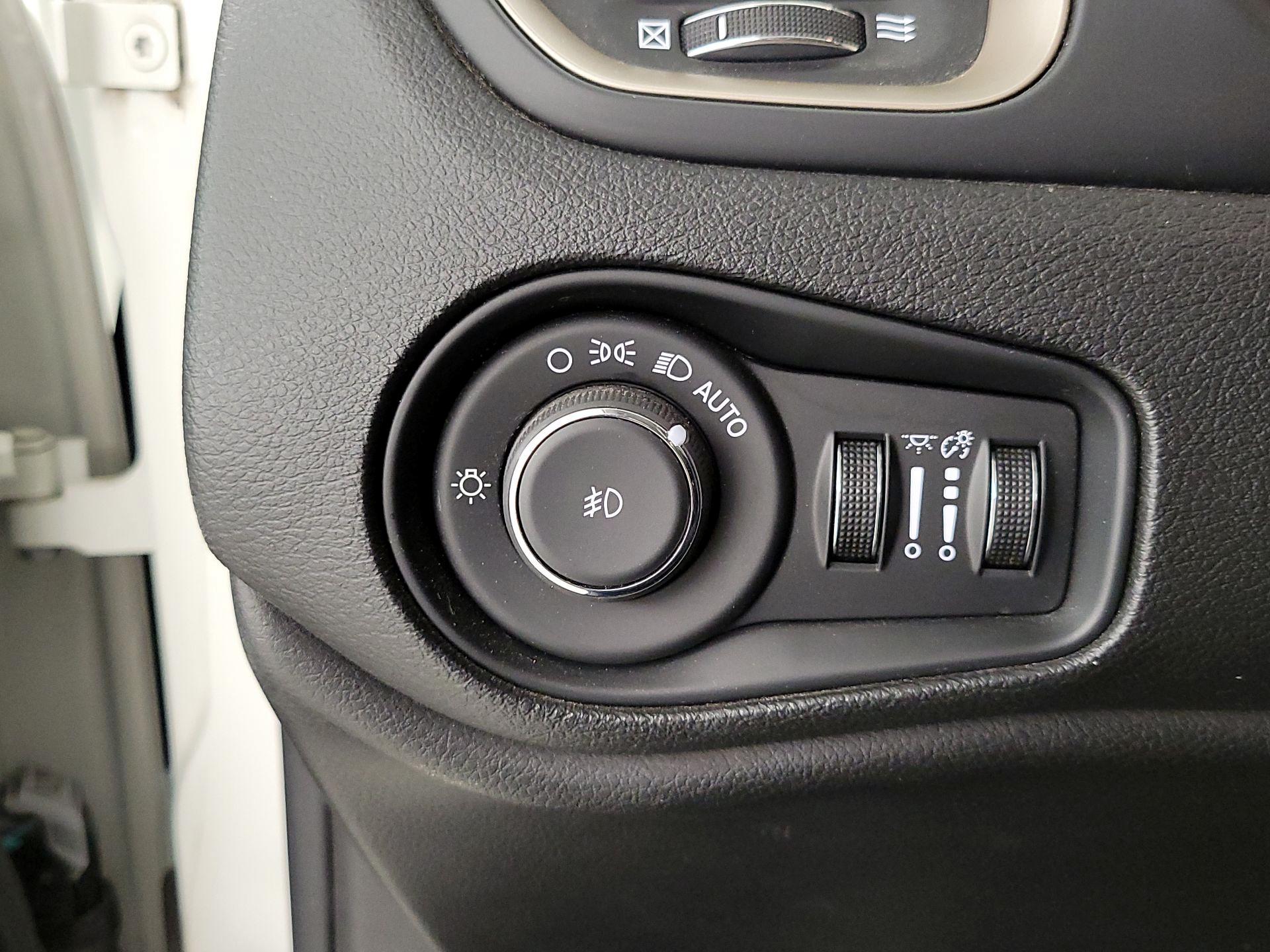 Thumbnail: 2015 Jeep Renegade - 13