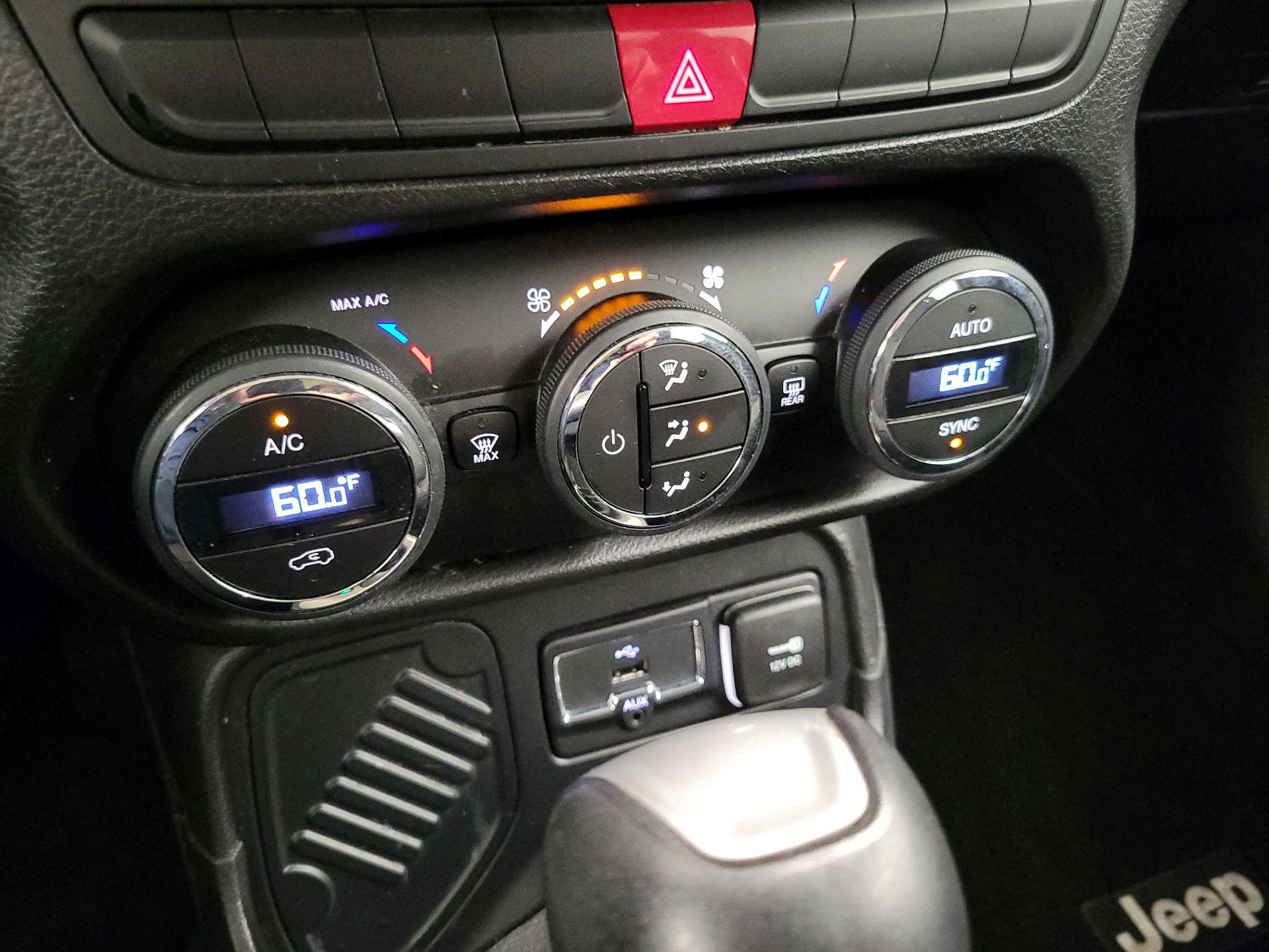 Thumbnail: 2015 Jeep Renegade - 16