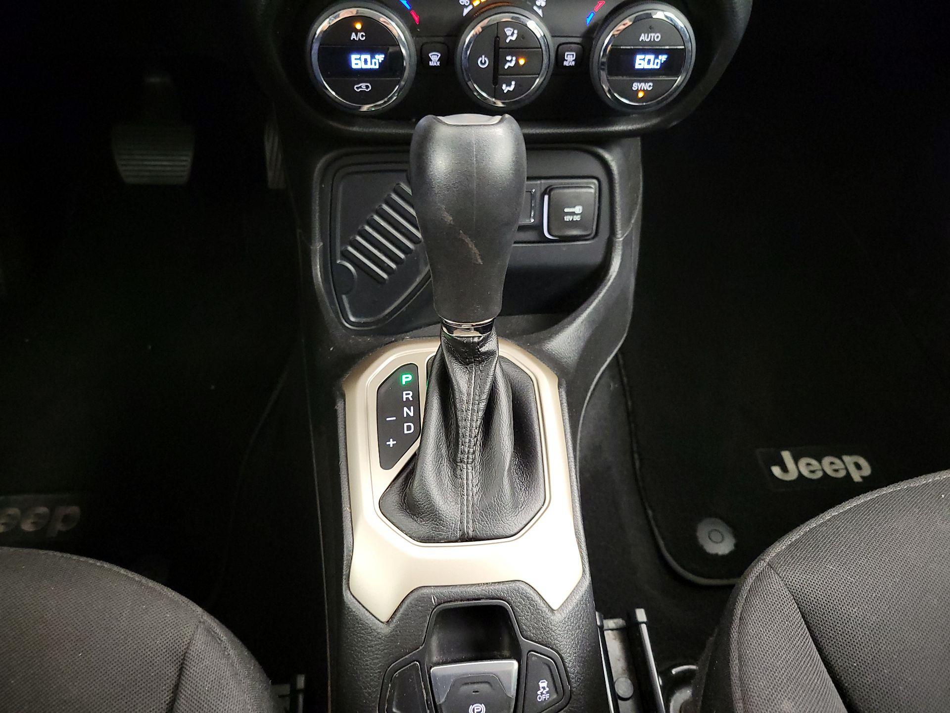 Thumbnail: 2015 Jeep Renegade - 17