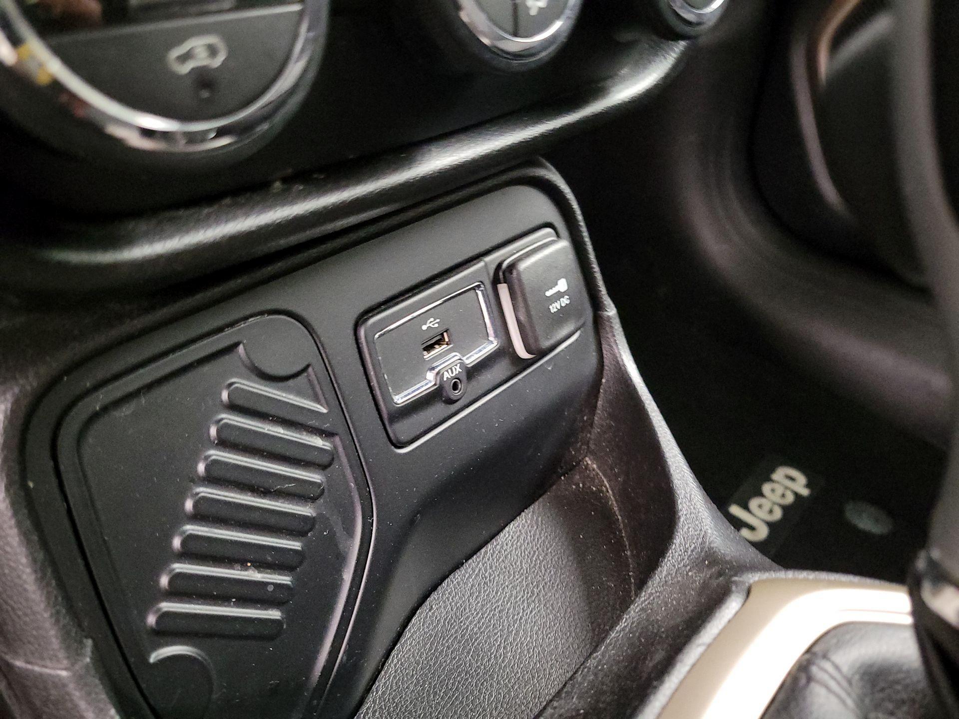 Thumbnail: 2015 Jeep Renegade - 18