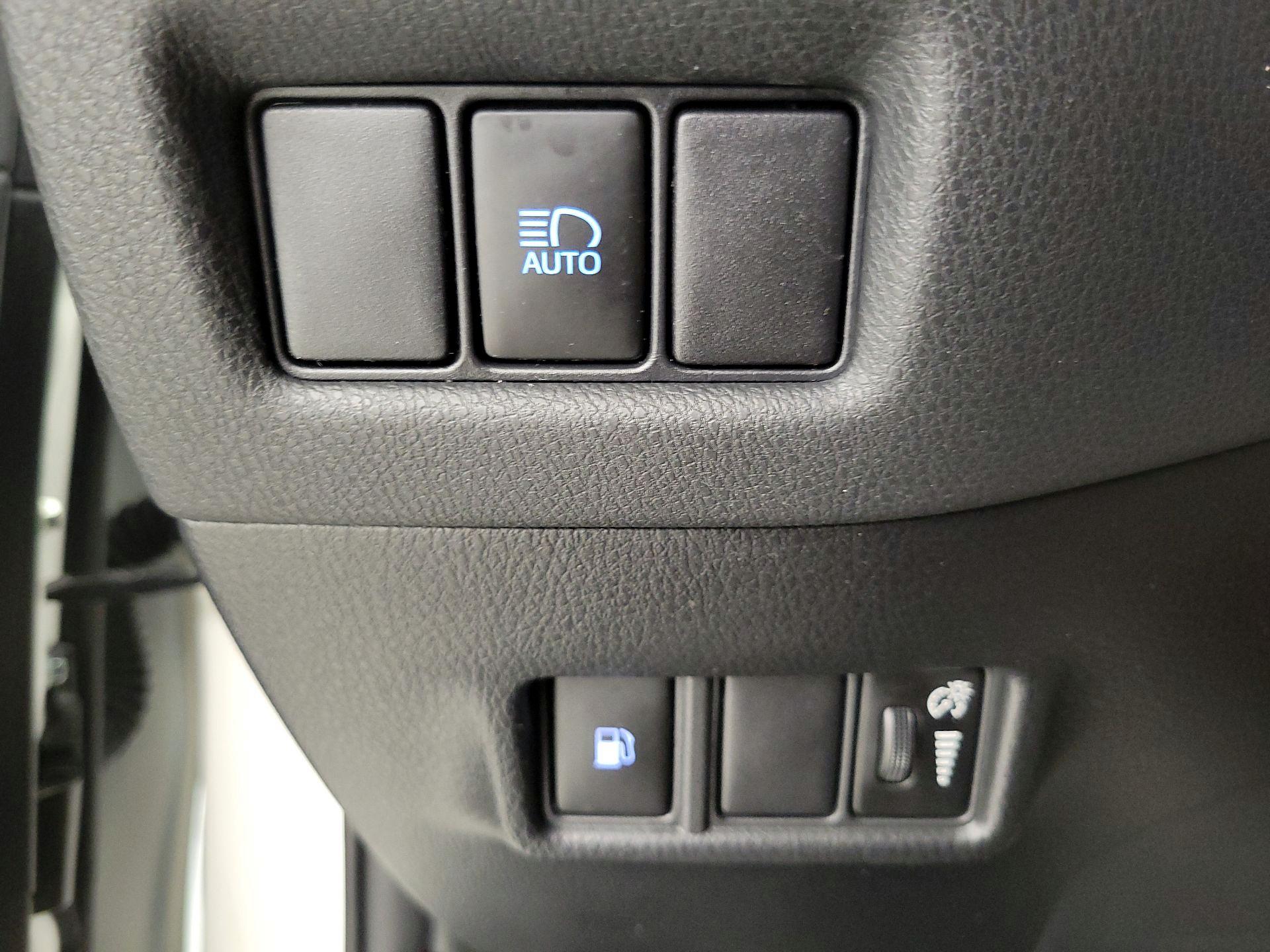 Thumbnail: 2019 Toyota C-HR - 13