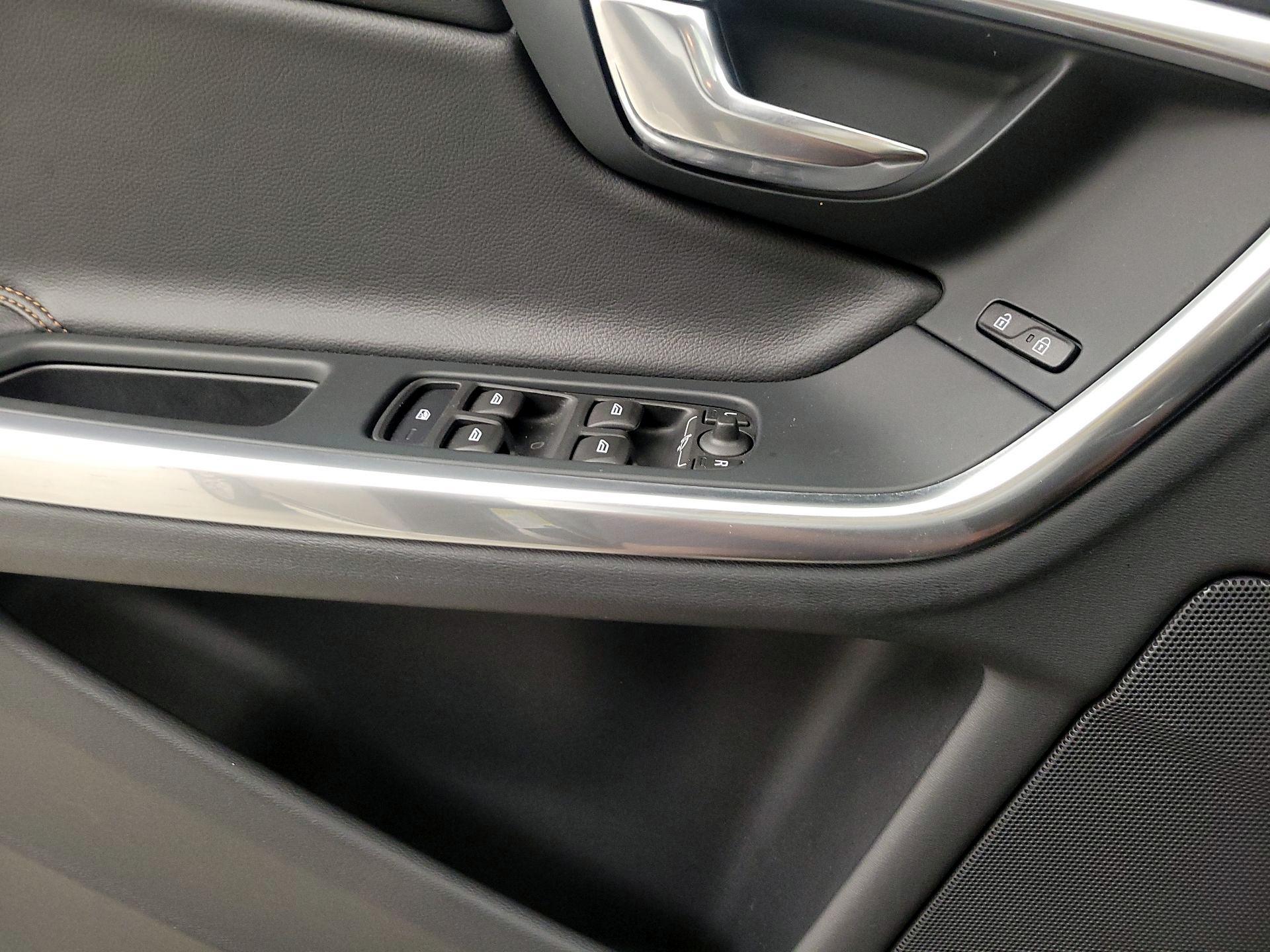 Thumbnail: 2016 Volvo S60 - 12