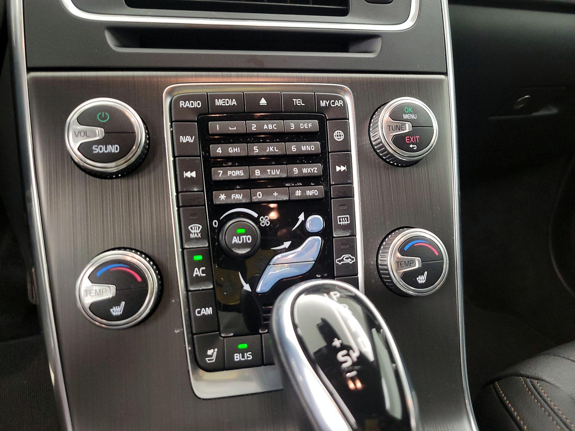 Thumbnail: 2016 Volvo S60 - 16