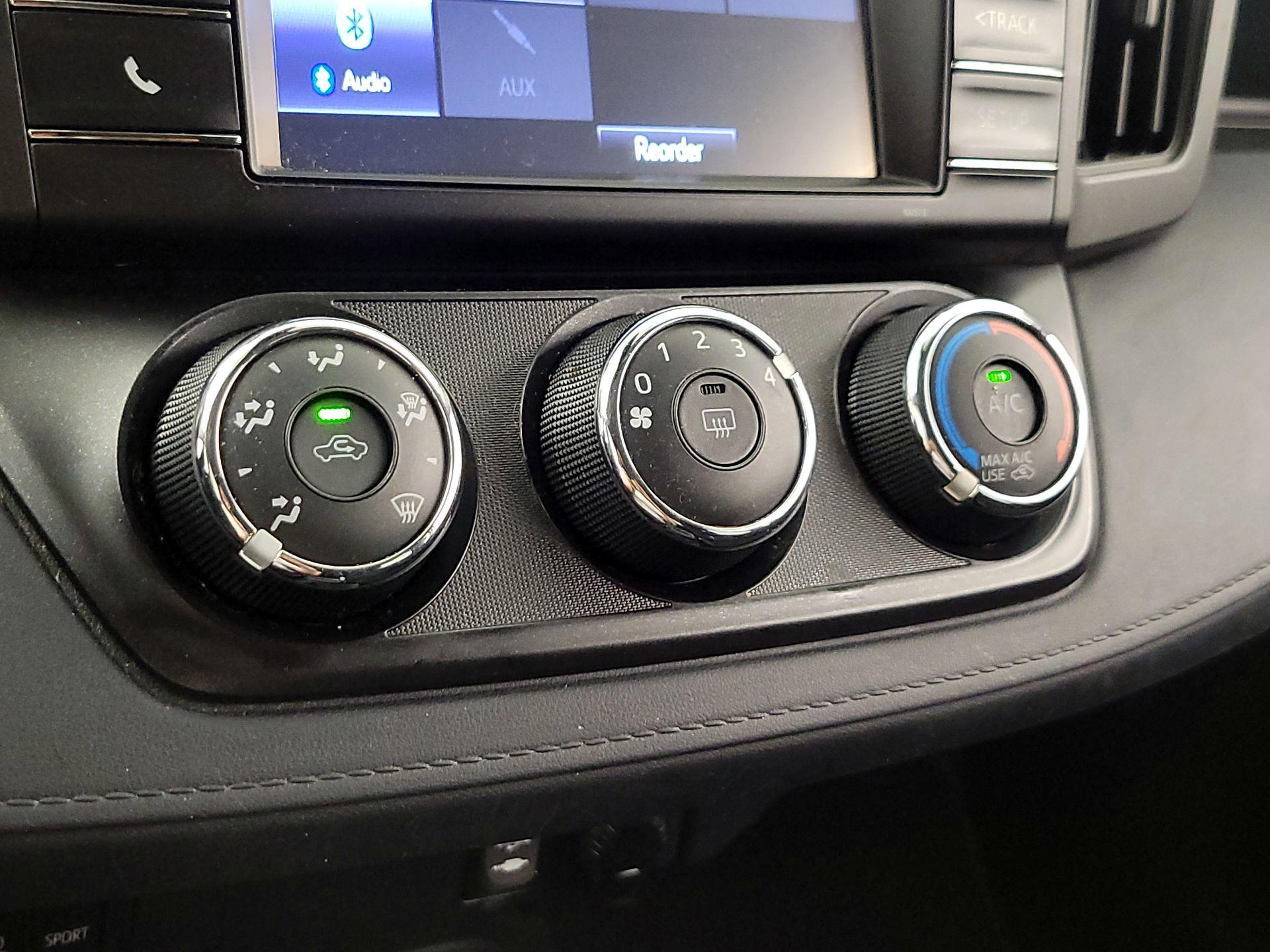 Thumbnail: 2018 Toyota RAV4 - 16