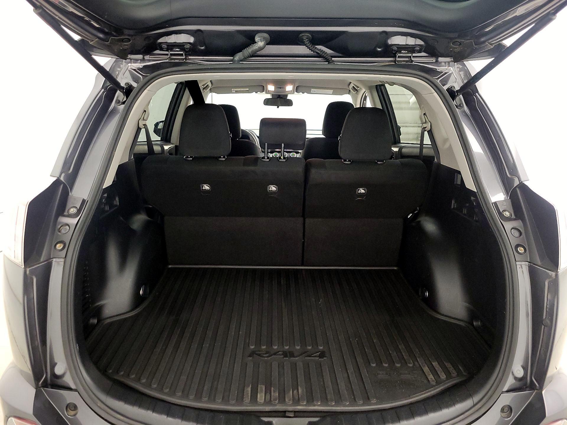 Thumbnail: 2018 Toyota RAV4 - 20