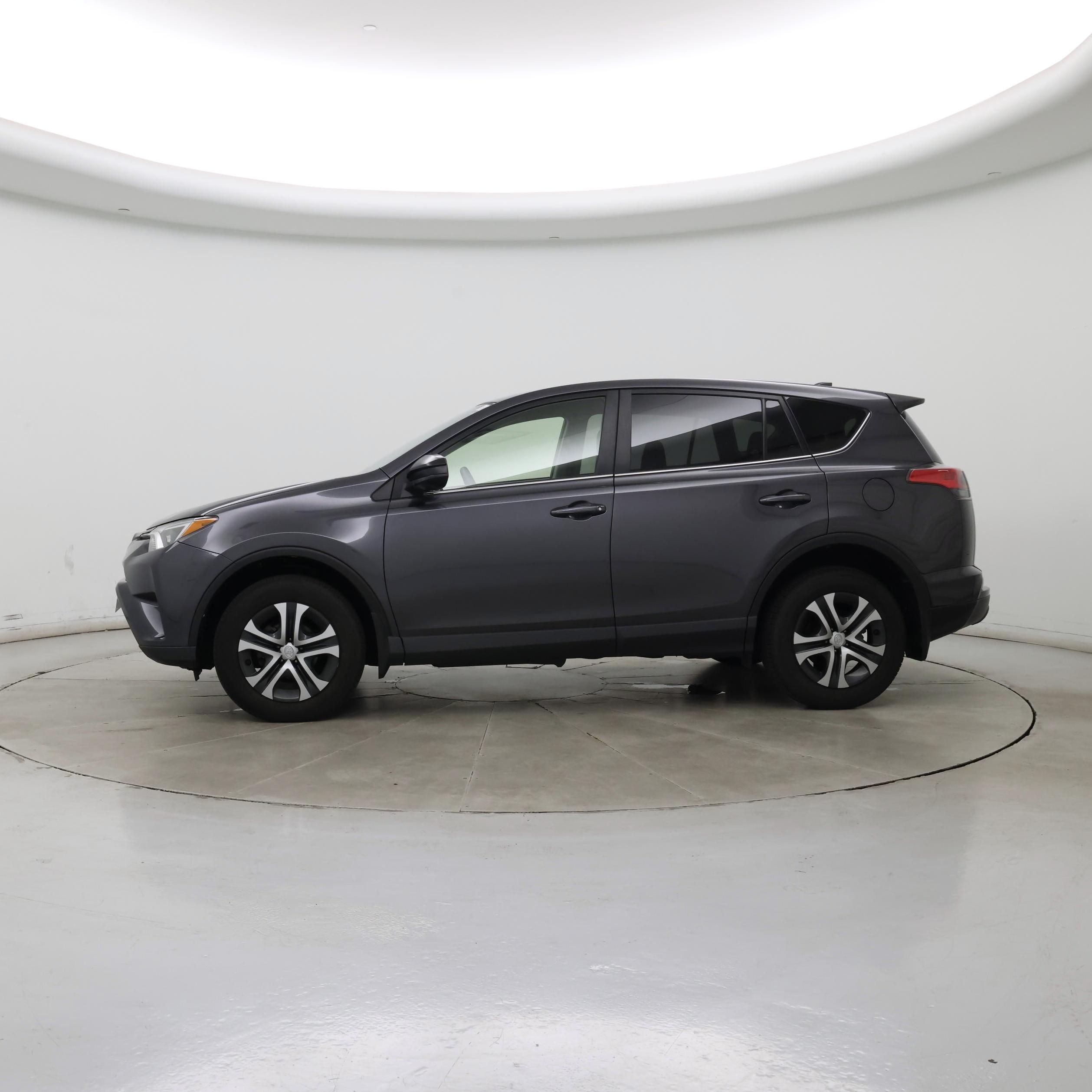 Thumbnail: 2018 Toyota RAV4 - 3