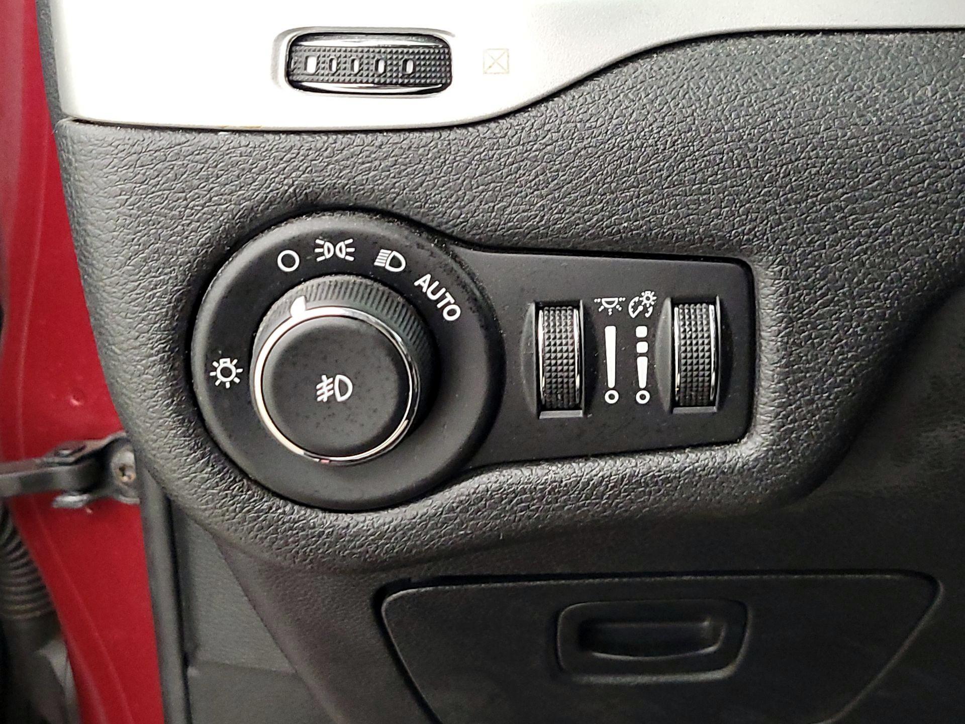 Thumbnail: 2016 Jeep Cherokee - 13