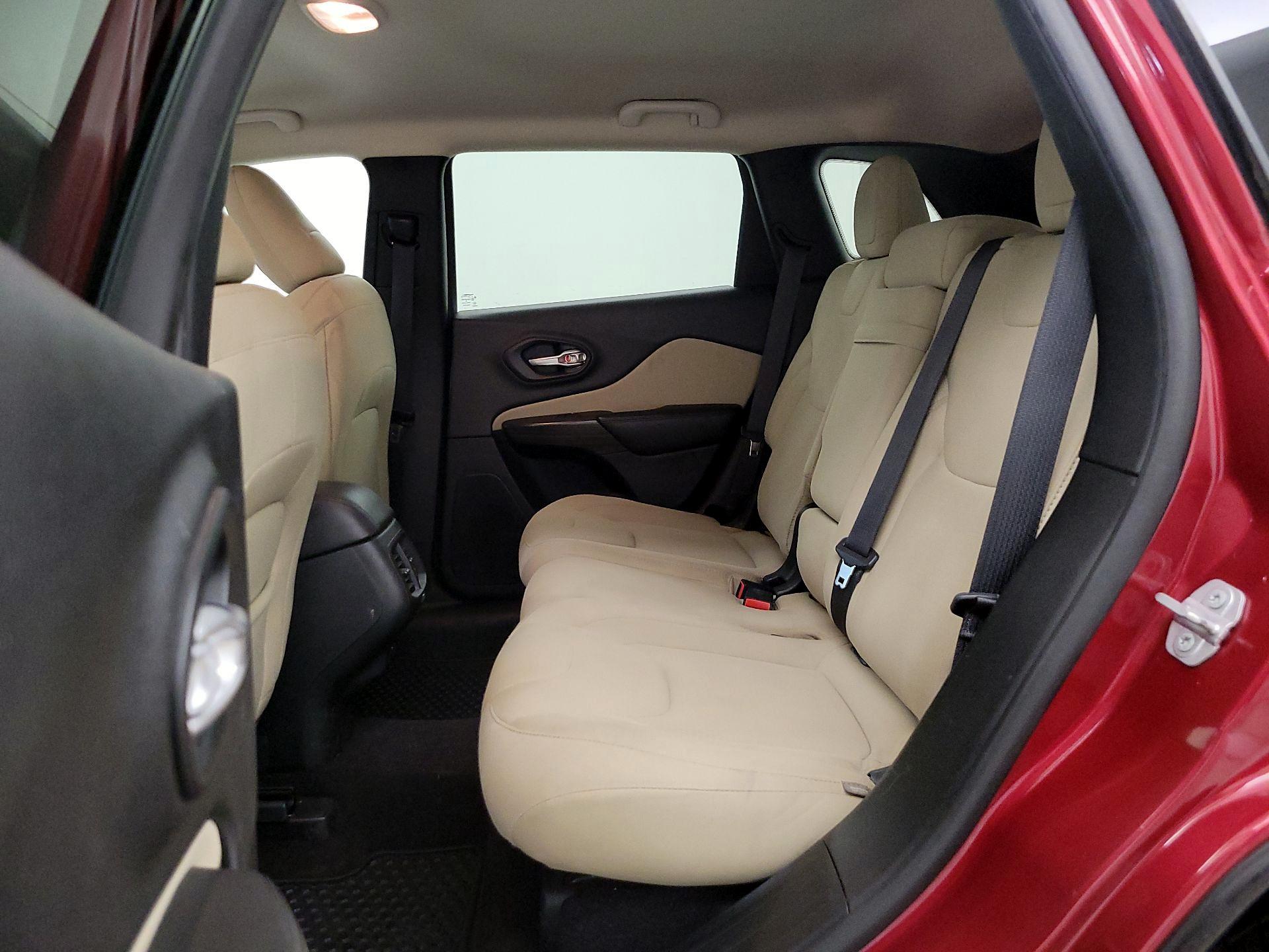 Thumbnail: 2016 Jeep Cherokee - 19