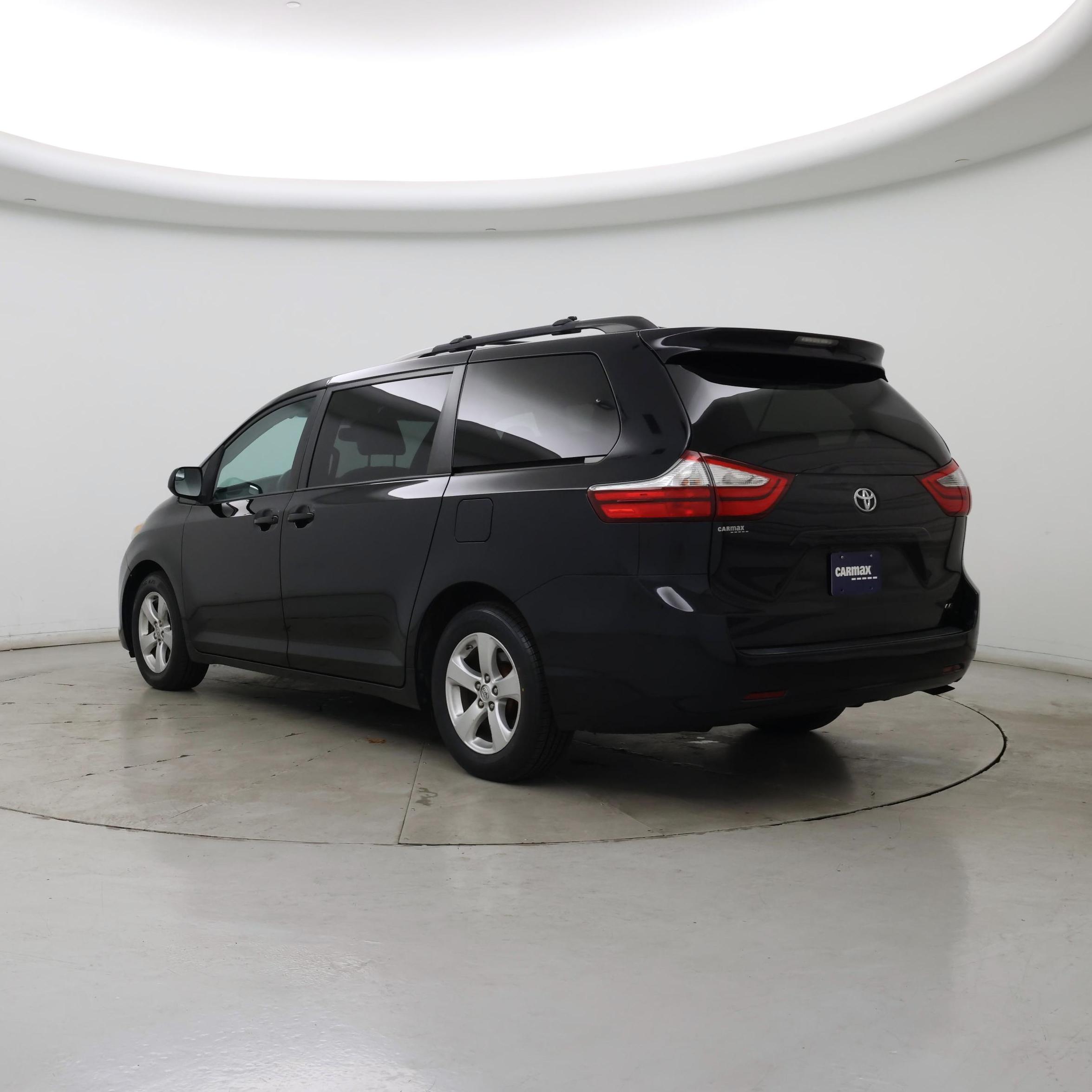 Thumbnail: 2017 Toyota Sienna - 2