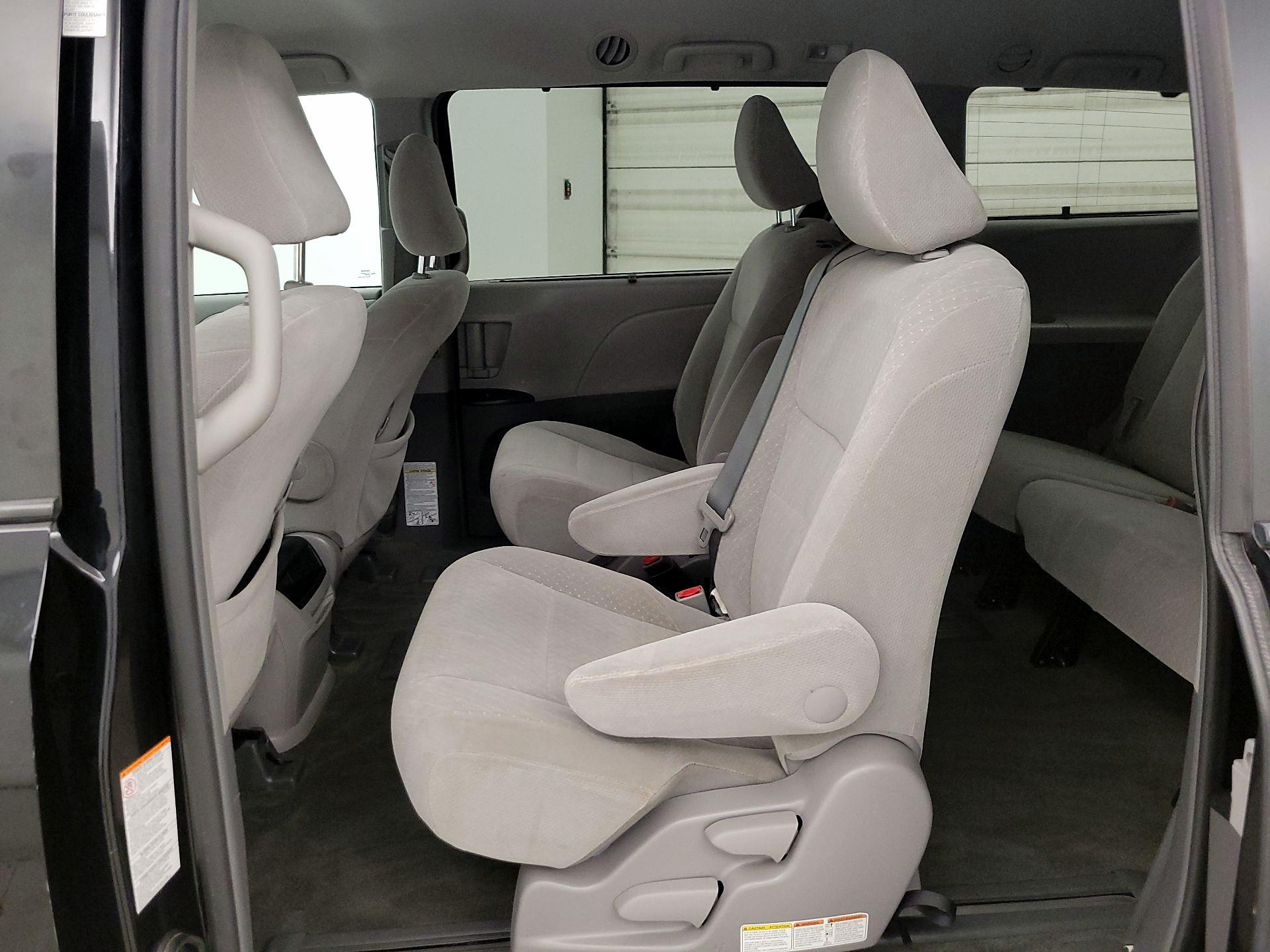 Thumbnail: 2017 Toyota Sienna - 20