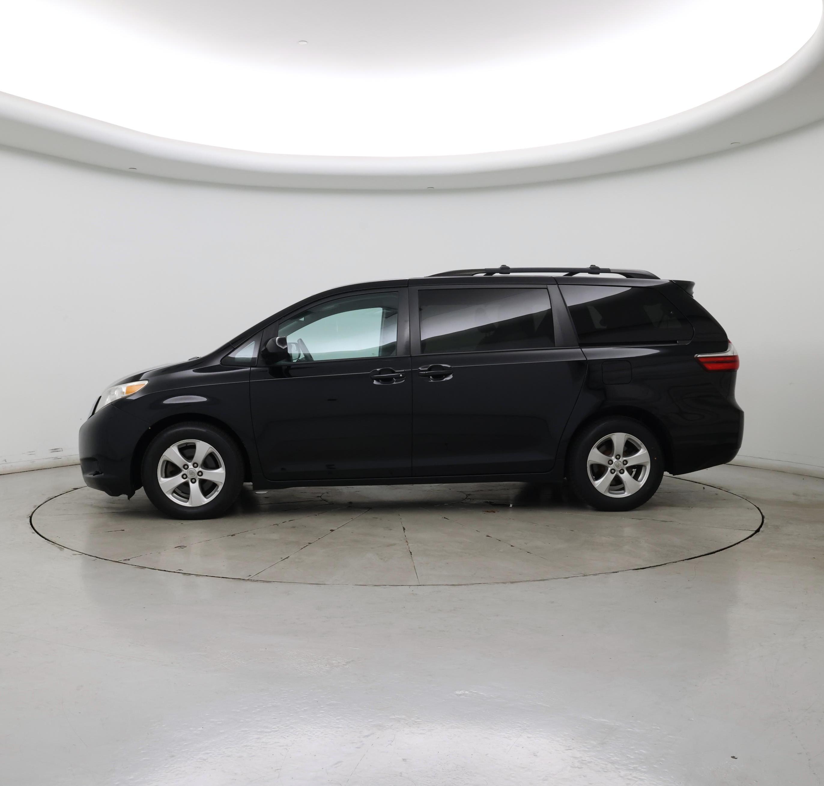 Thumbnail: 2017 Toyota Sienna - 3