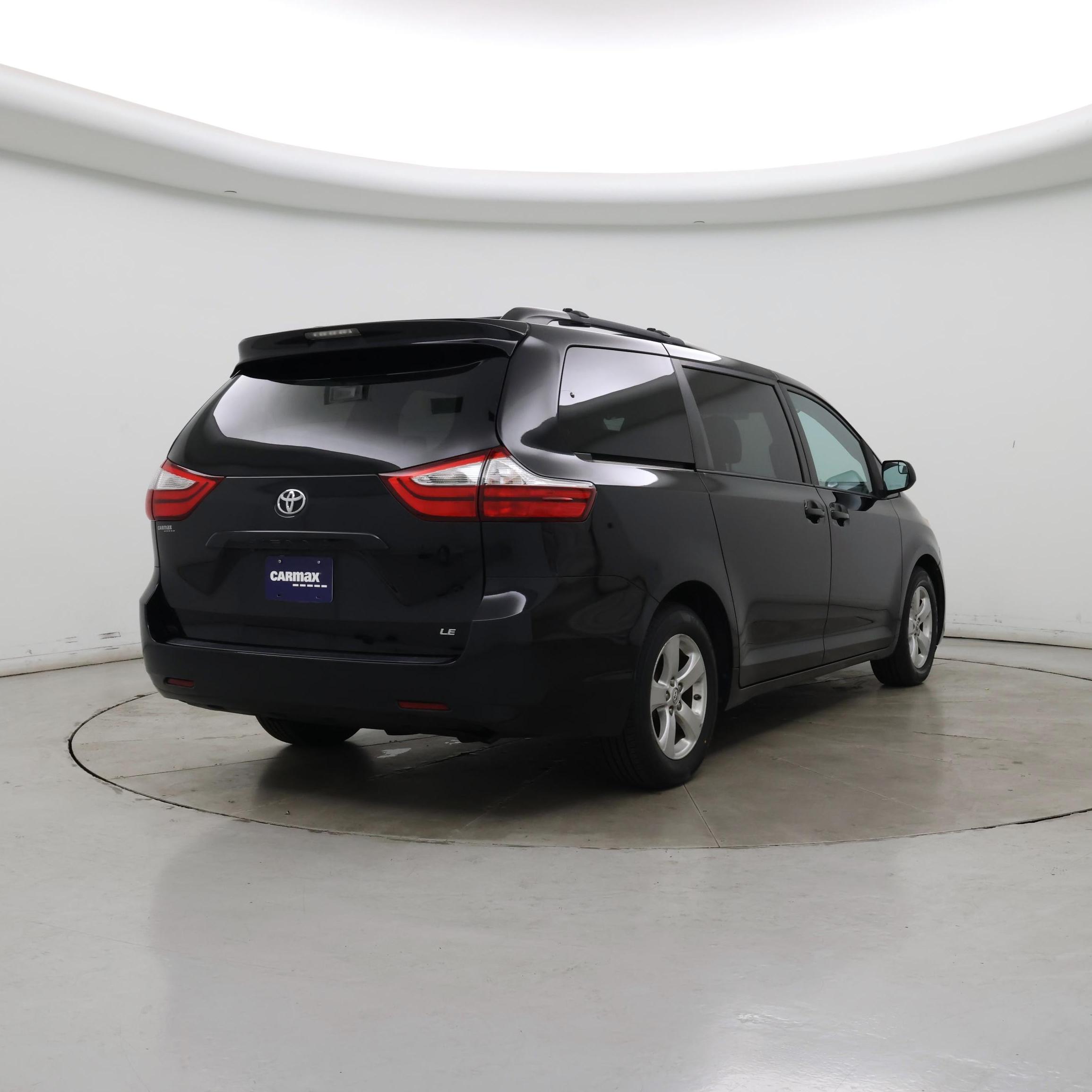 Thumbnail: 2017 Toyota Sienna - 8