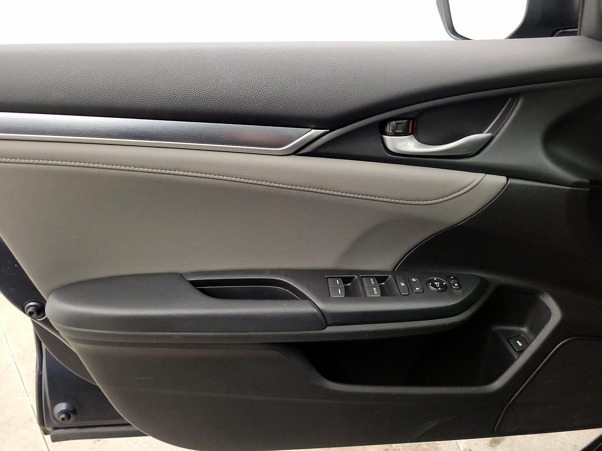 Thumbnail: 2016 Honda Civic - 12