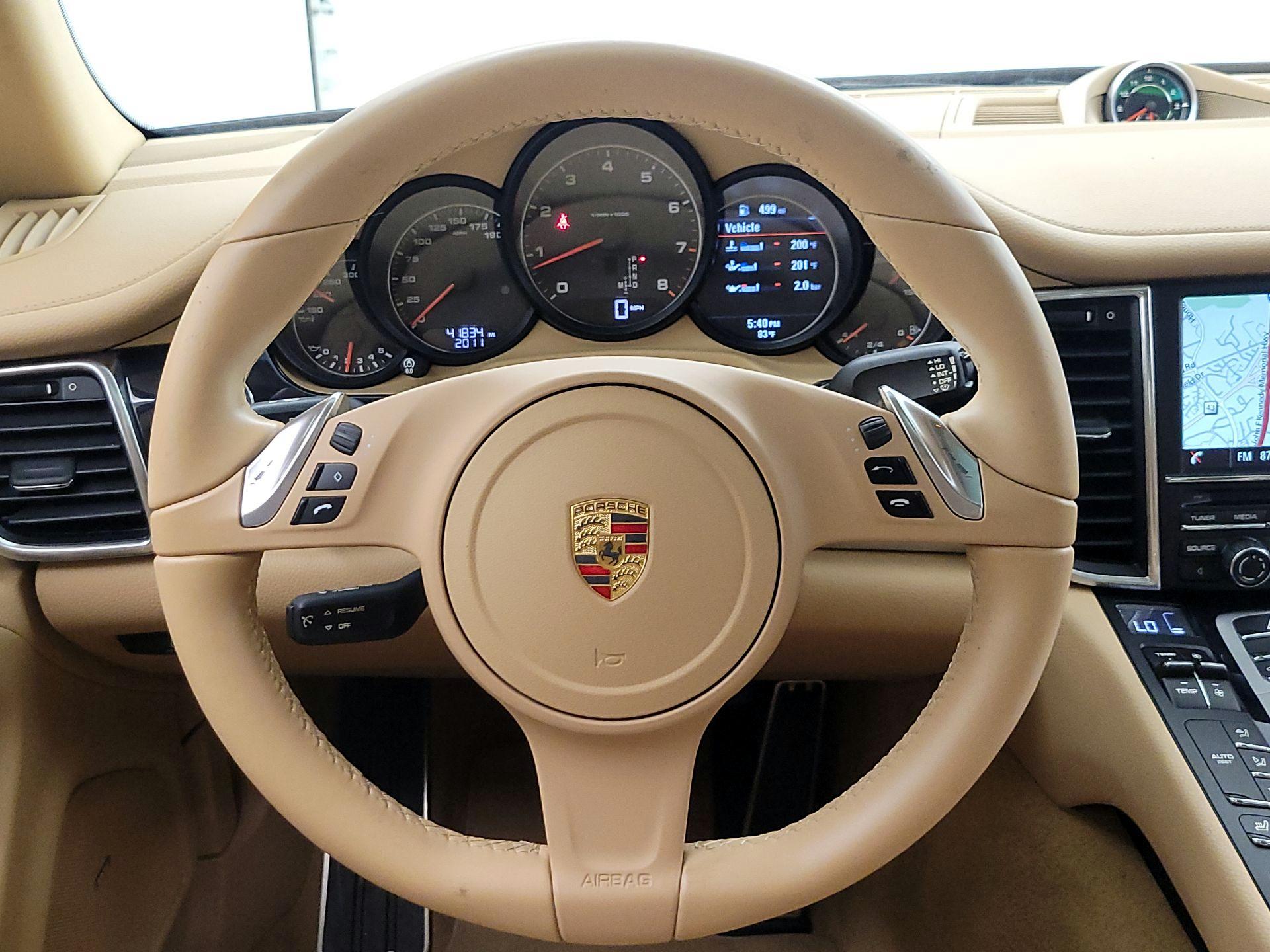 Thumbnail: 2015 Porsche Panamera - 10