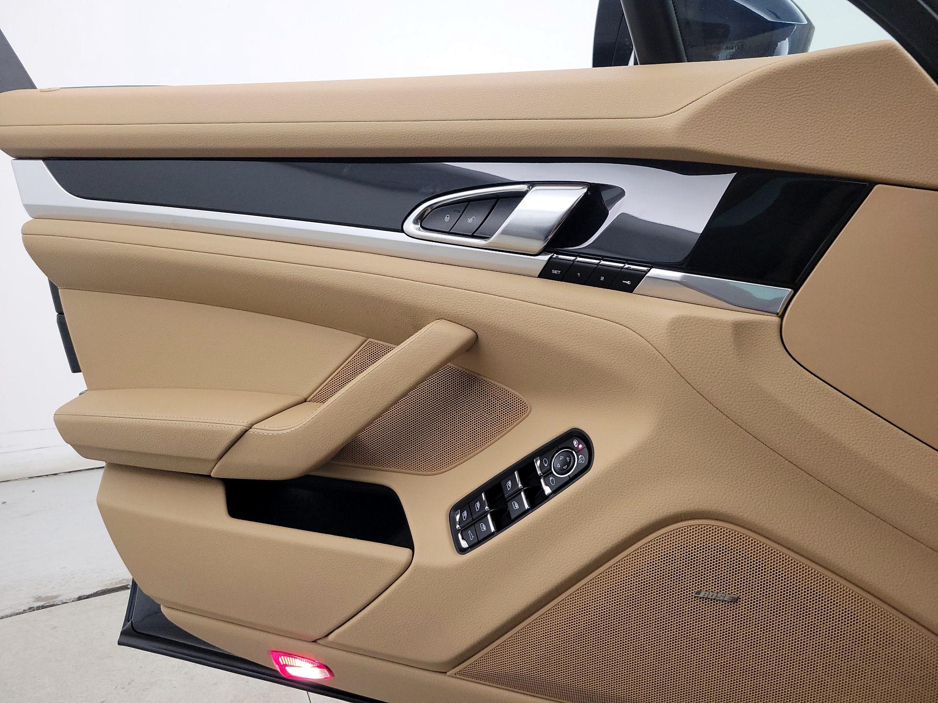 Thumbnail: 2015 Porsche Panamera - 12