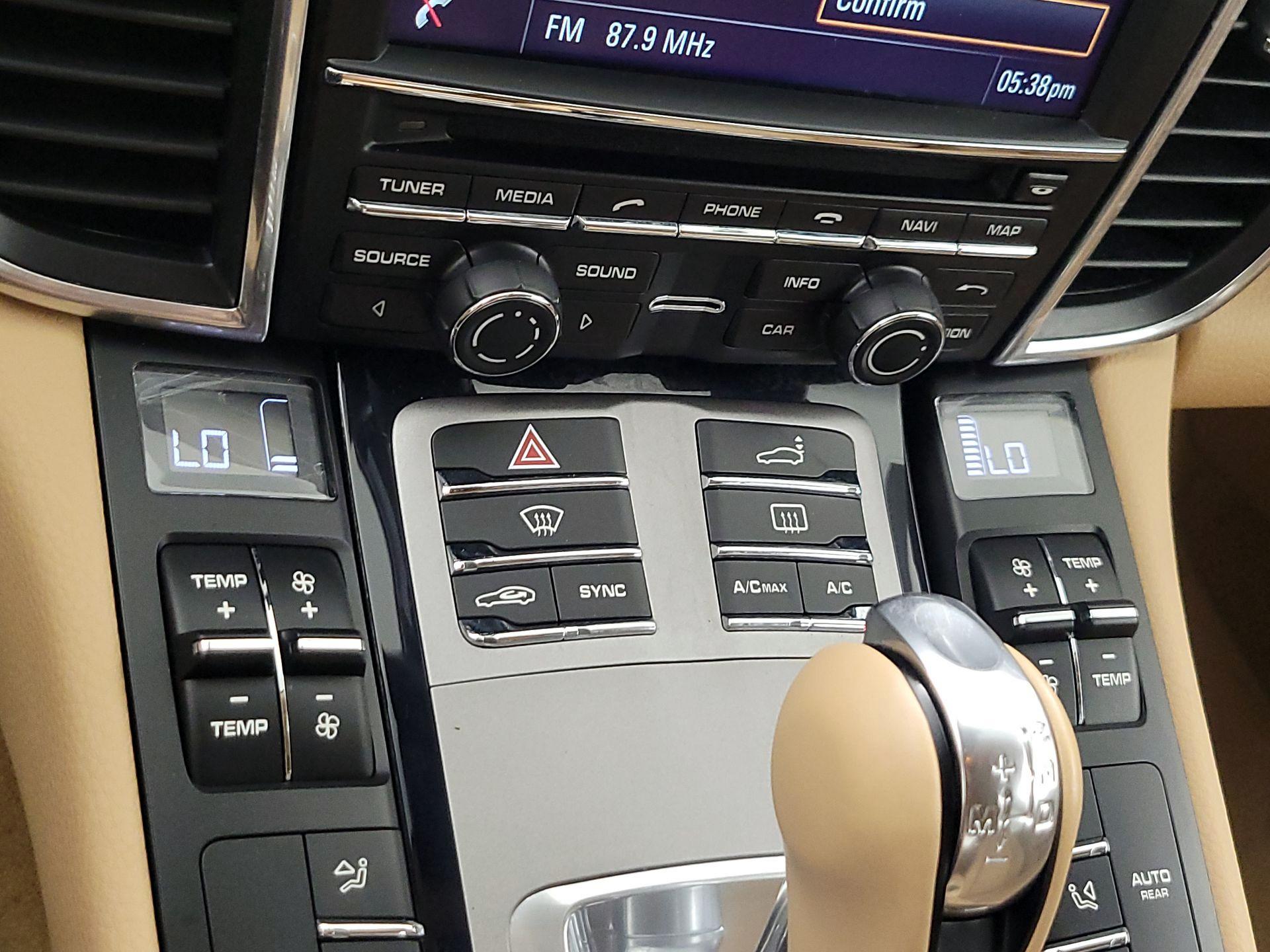 Thumbnail: 2015 Porsche Panamera - 17
