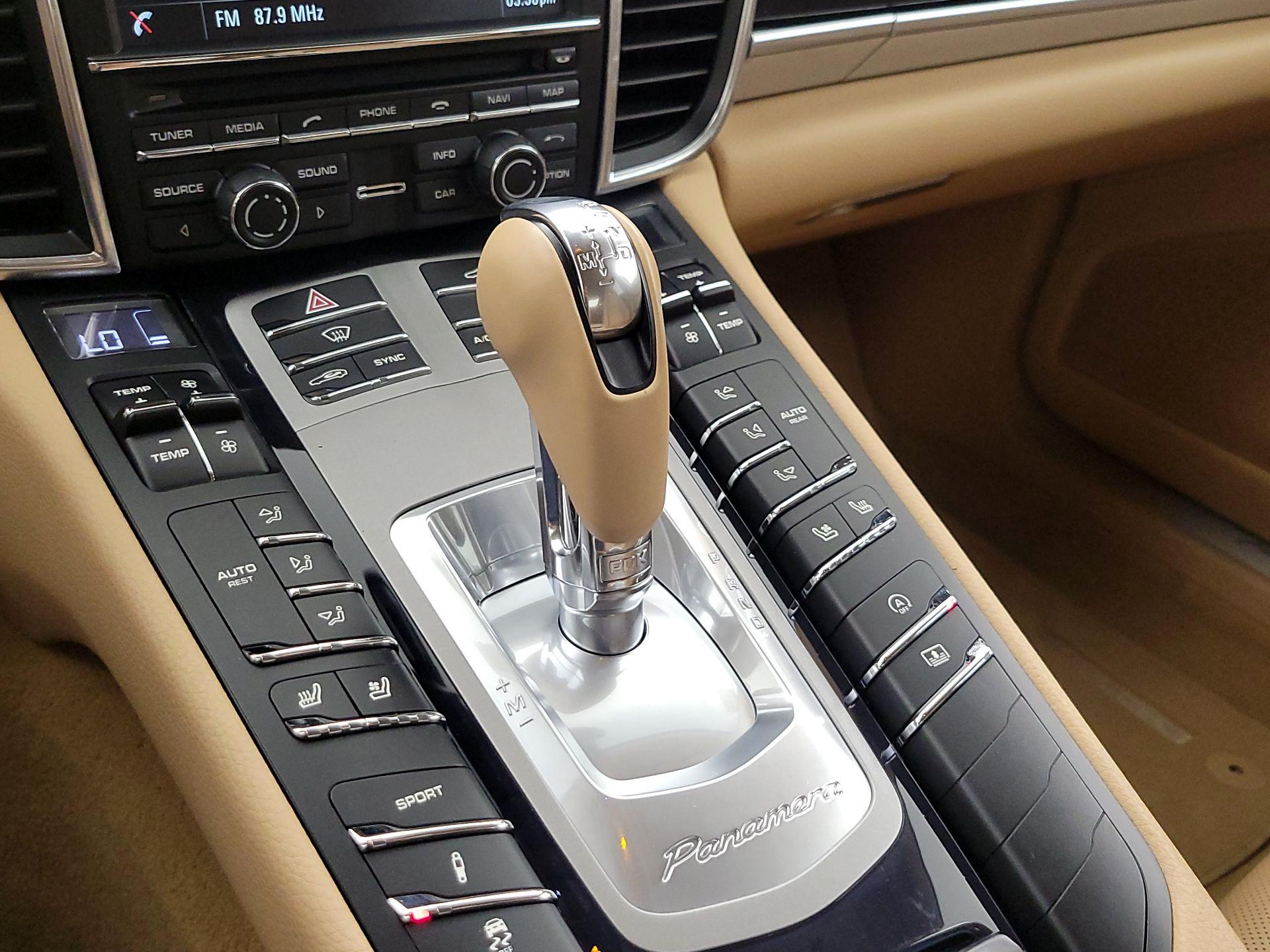 Thumbnail: 2015 Porsche Panamera - 18