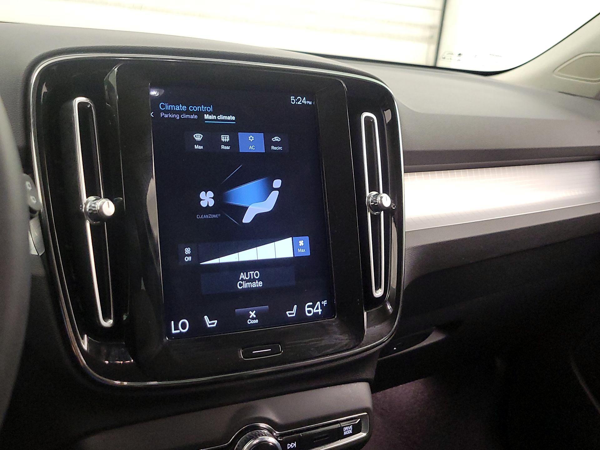 Thumbnail: 2020 Volvo XC40 - 17