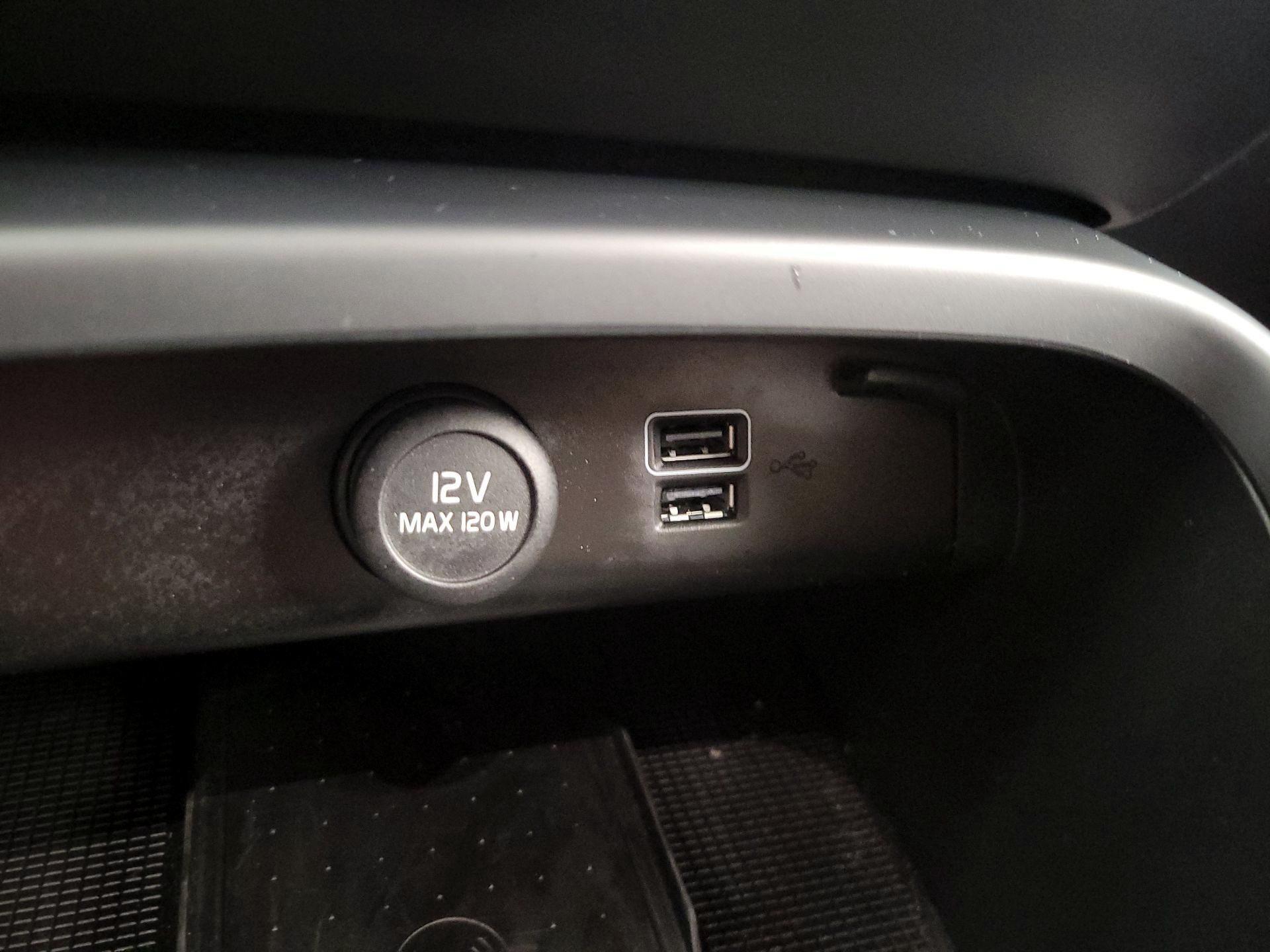 Thumbnail: 2020 Volvo XC40 - 19