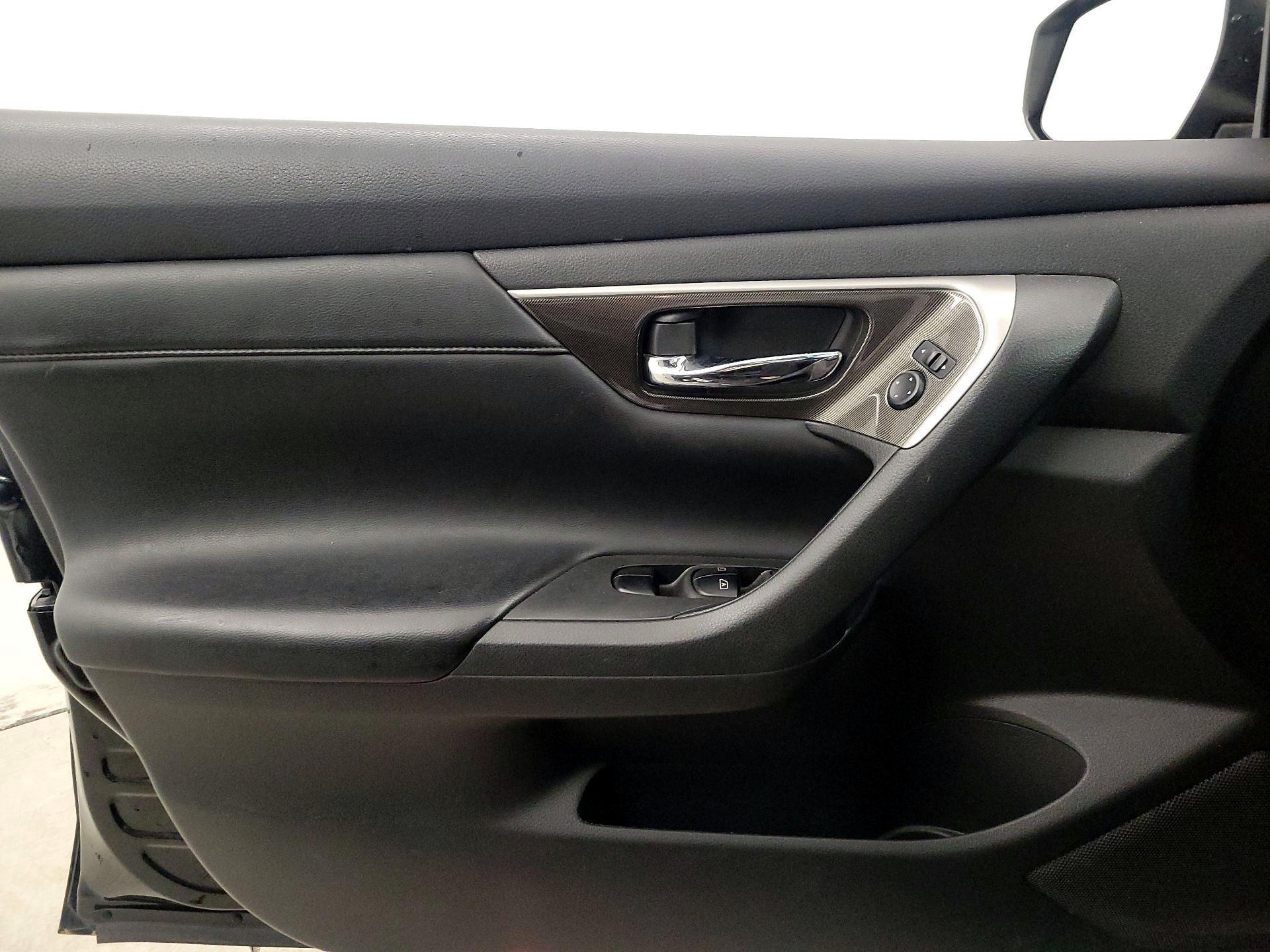 Thumbnail: 2015 Nissan Altima - 12