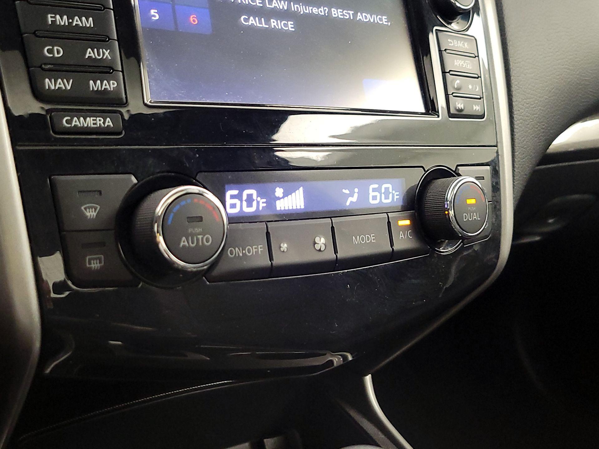 Thumbnail: 2015 Nissan Altima - 17