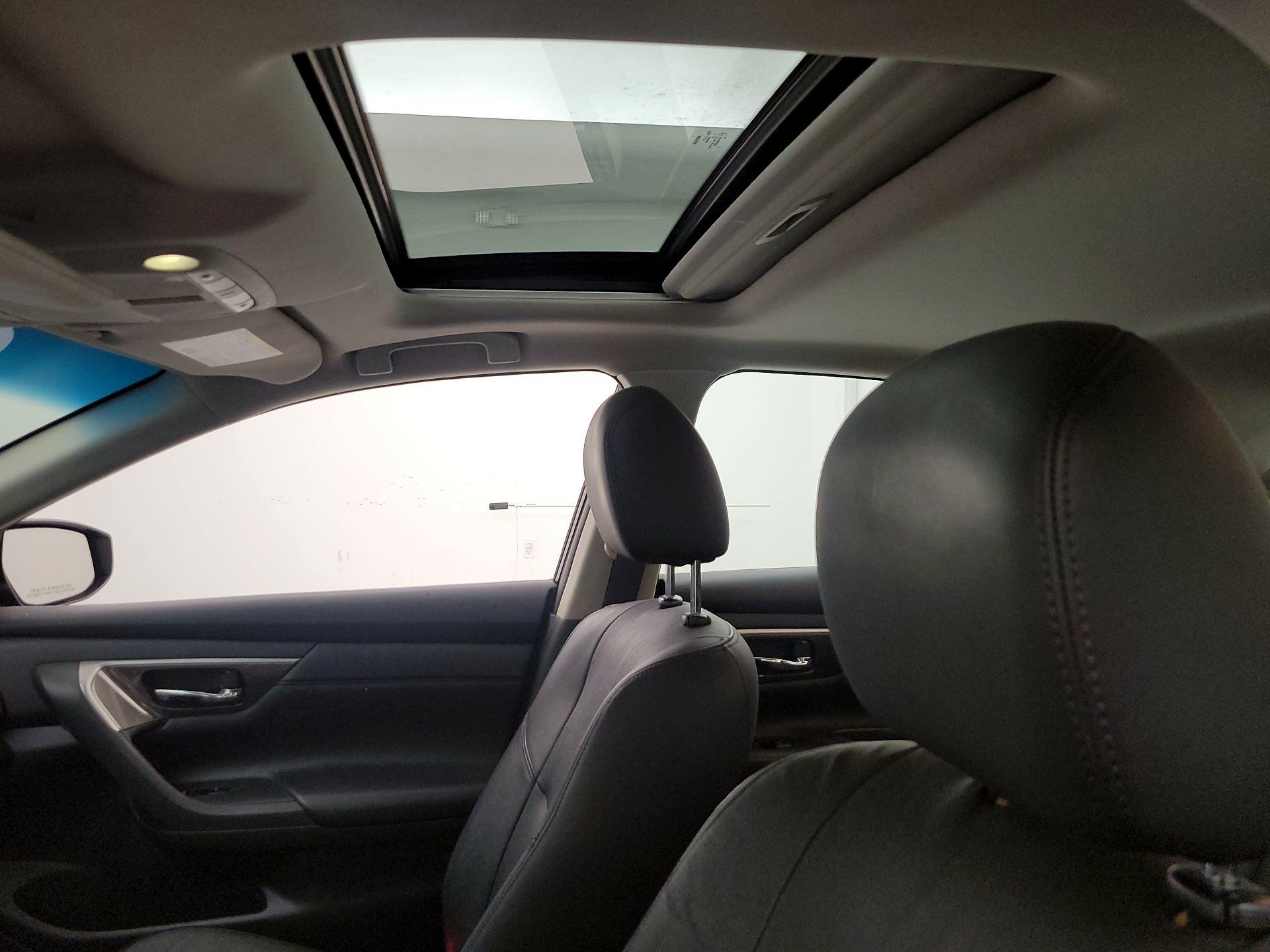 Thumbnail: 2015 Nissan Altima - 20