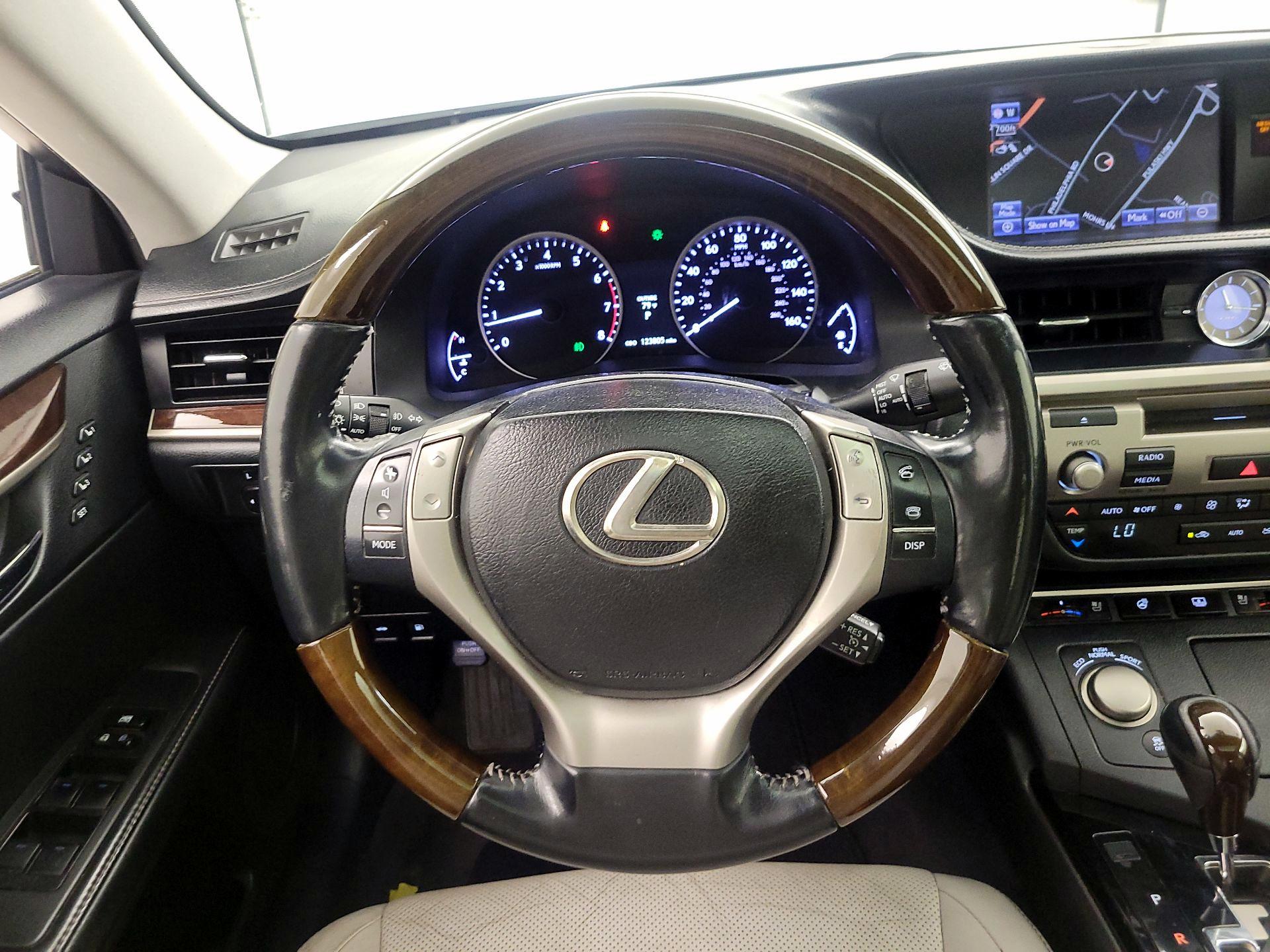 Thumbnail: 2013 Lexus ES - 10