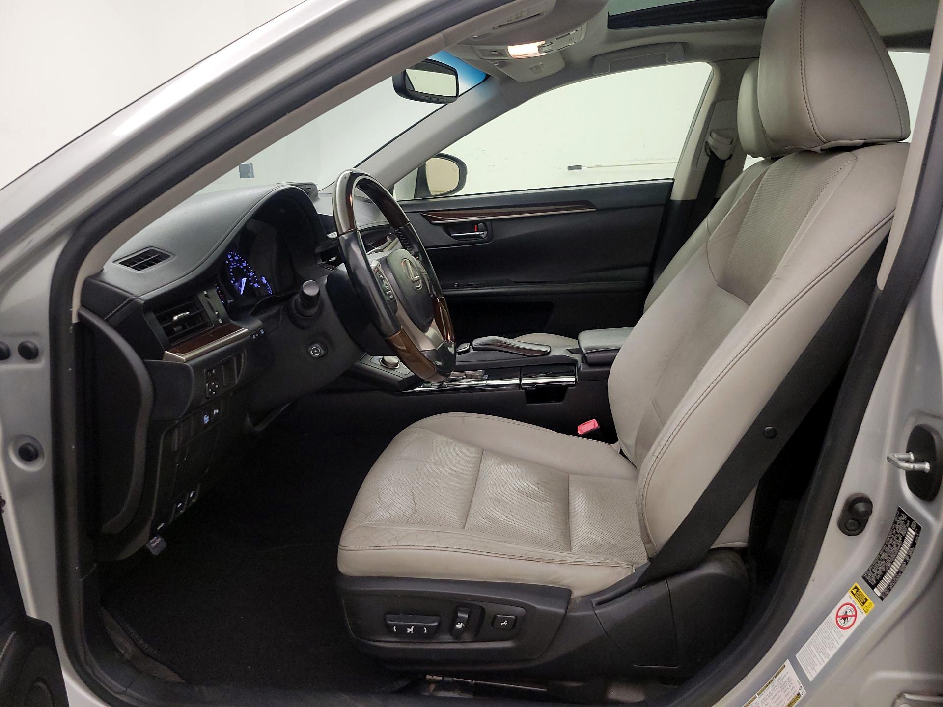 Thumbnail: 2013 Lexus ES - 11