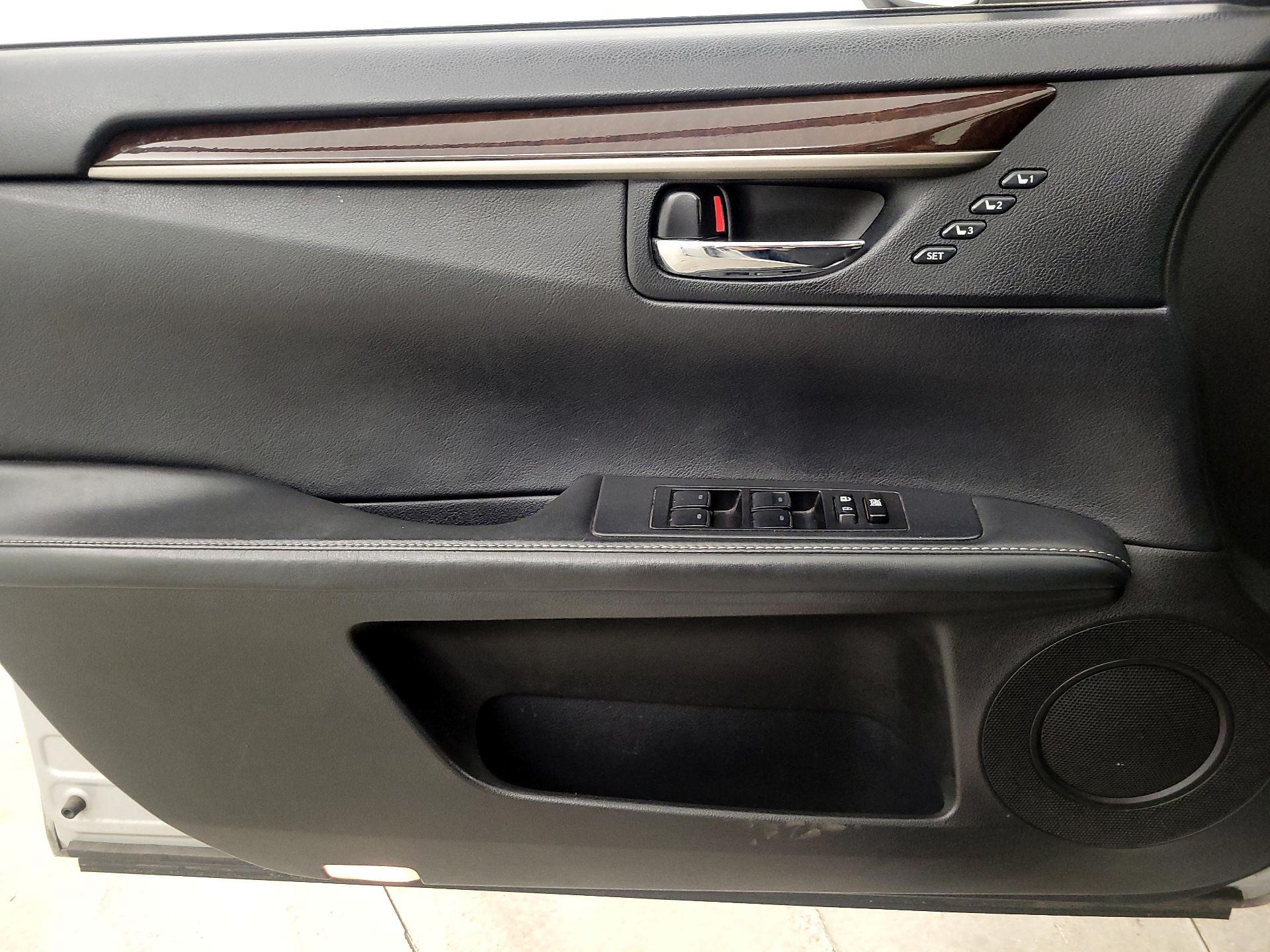 Thumbnail: 2013 Lexus ES - 12