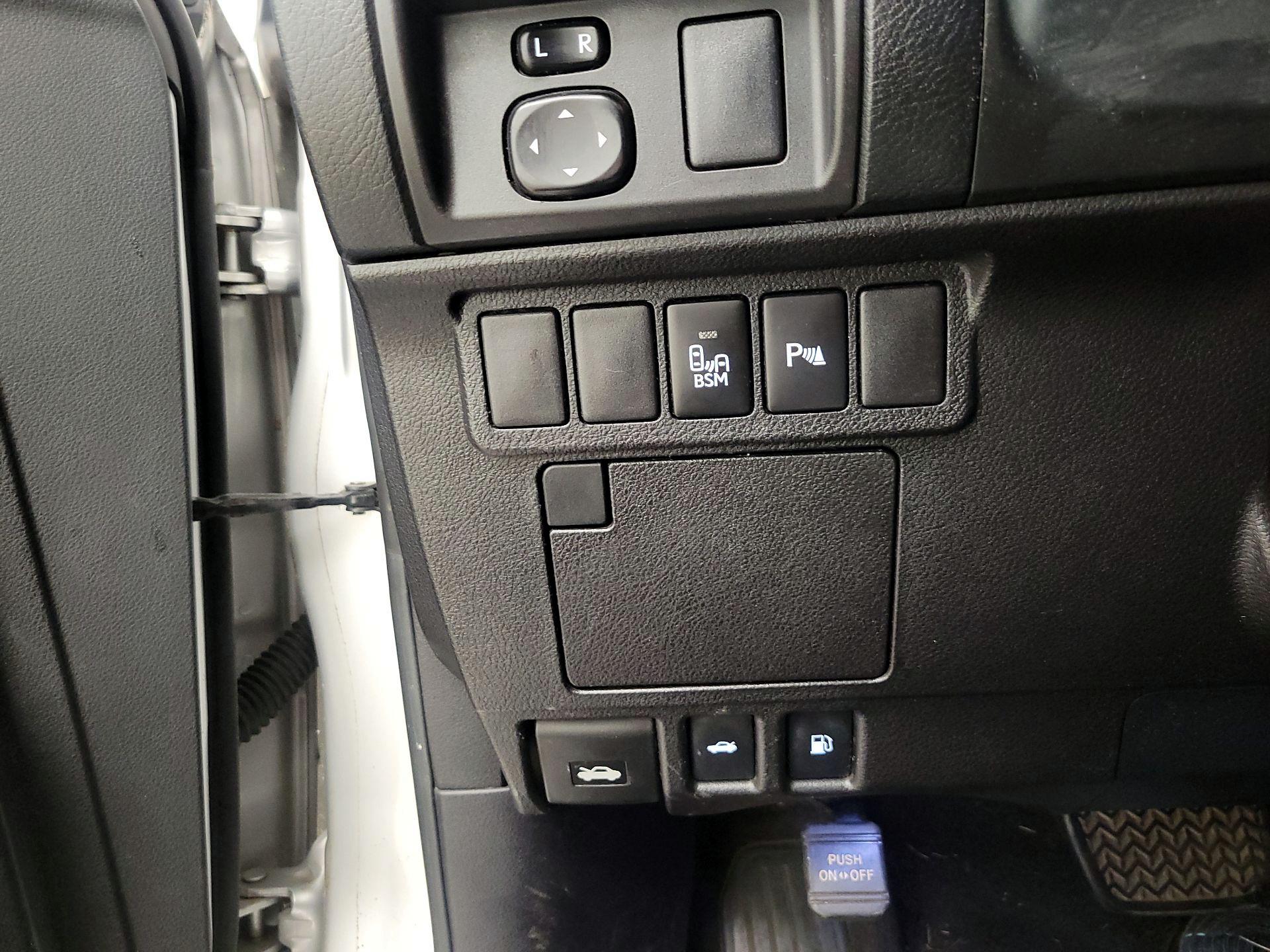 Thumbnail: 2013 Lexus ES - 13