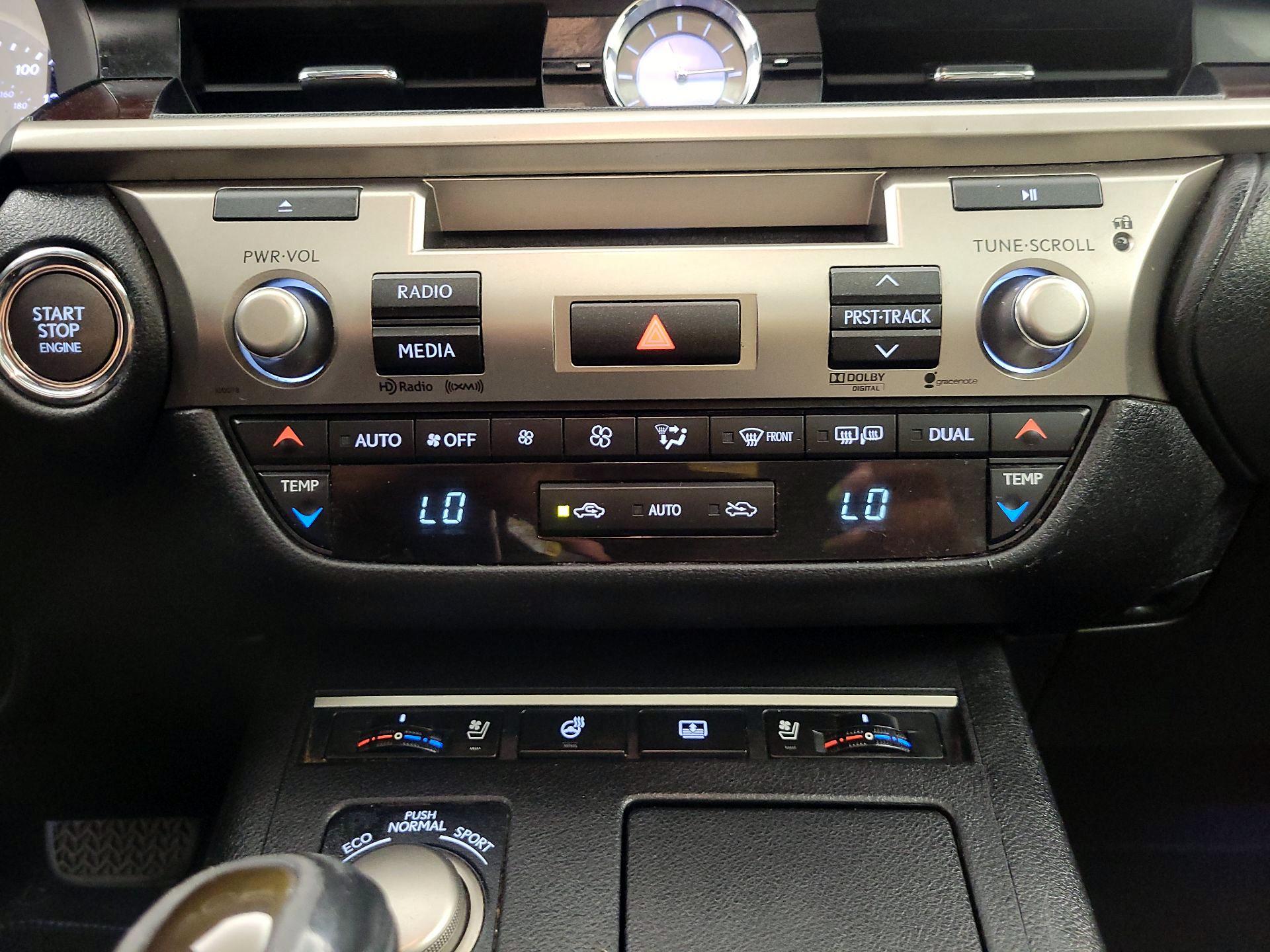 Thumbnail: 2013 Lexus ES - 17