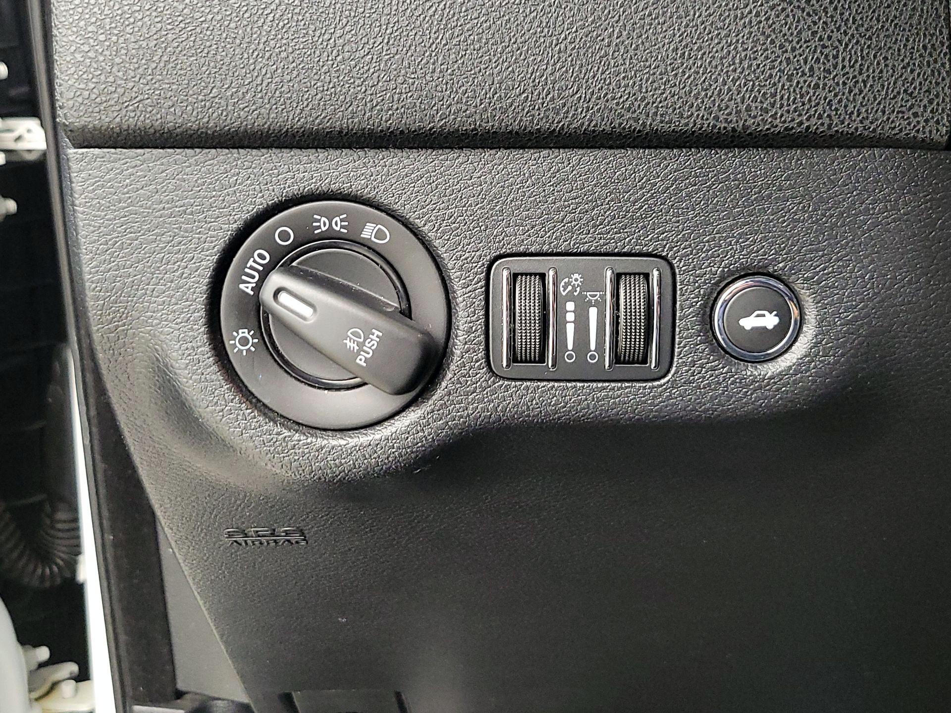 Thumbnail: 2015 Dodge Charger - 13