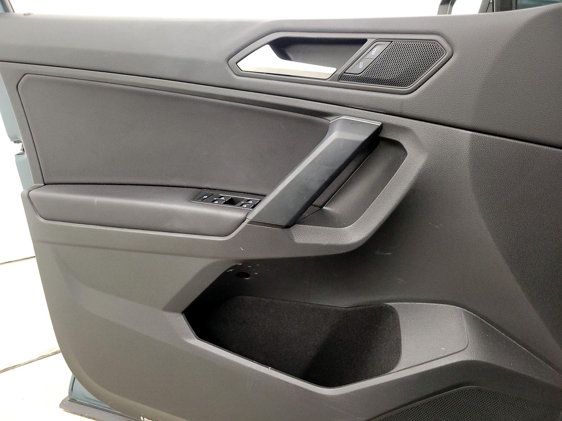 Thumbnail: 2019 Volkswagen Tiguan - 12