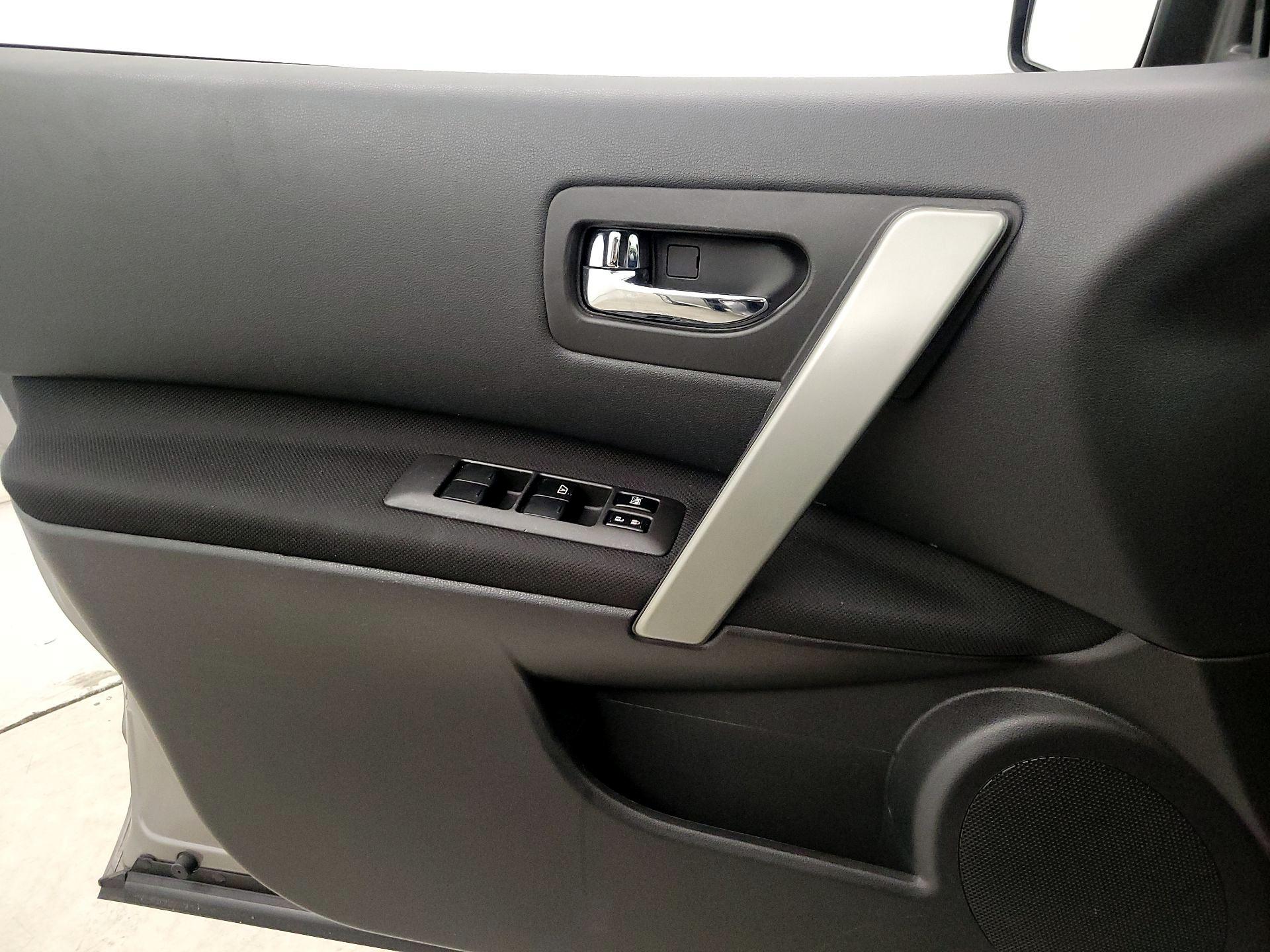 Thumbnail: 2015 Nissan Rogue - 12