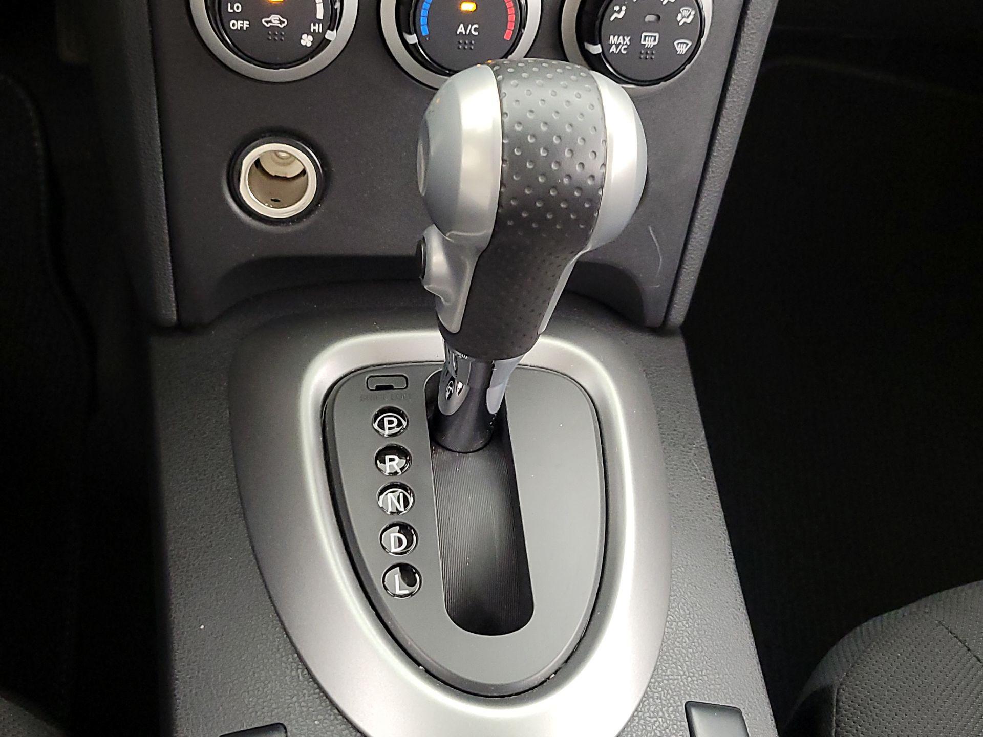 Thumbnail: 2015 Nissan Rogue - 16