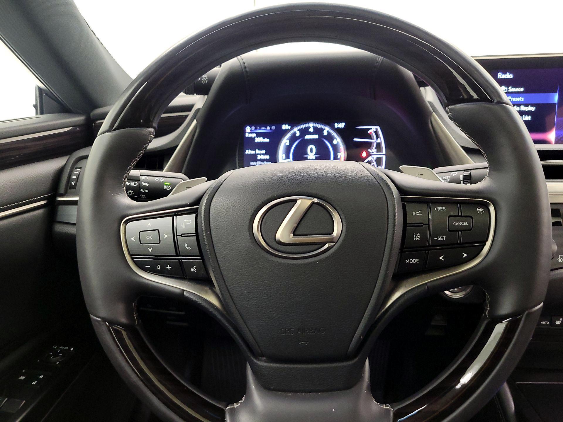 Thumbnail: 2020 Lexus ES - 10
